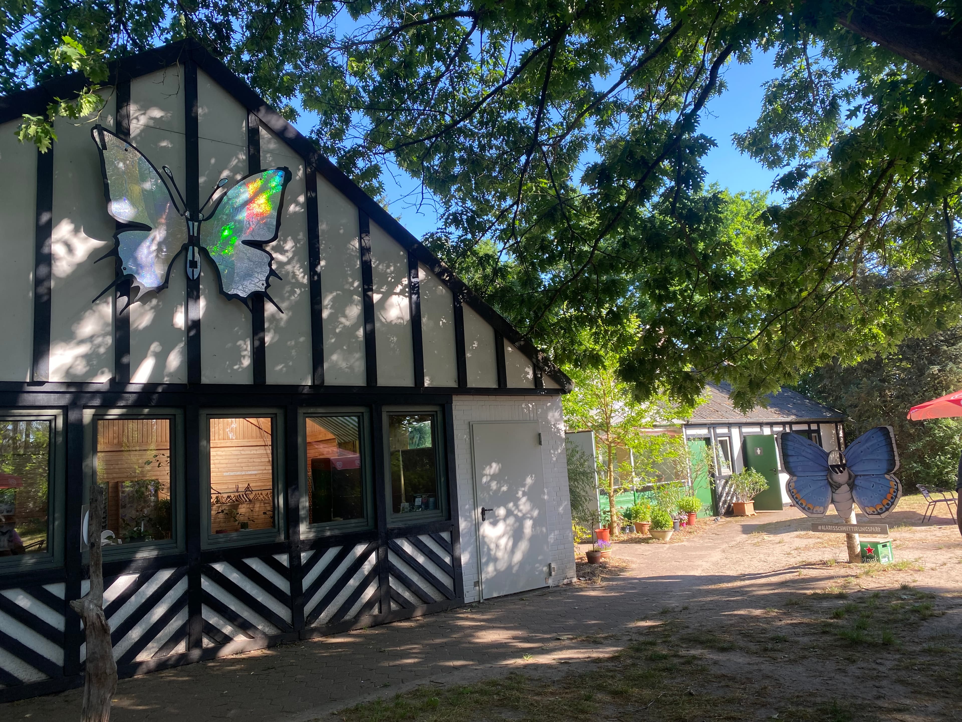 Außenansicht ALARIS Schmetterlingspark Buchholz