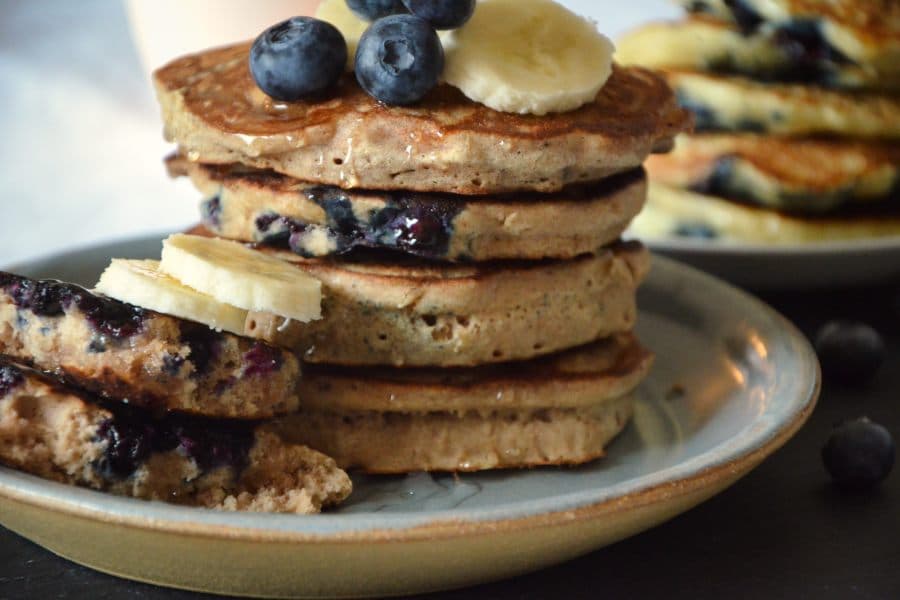 Buchweizen-Pancakes mit Heidelbeeren