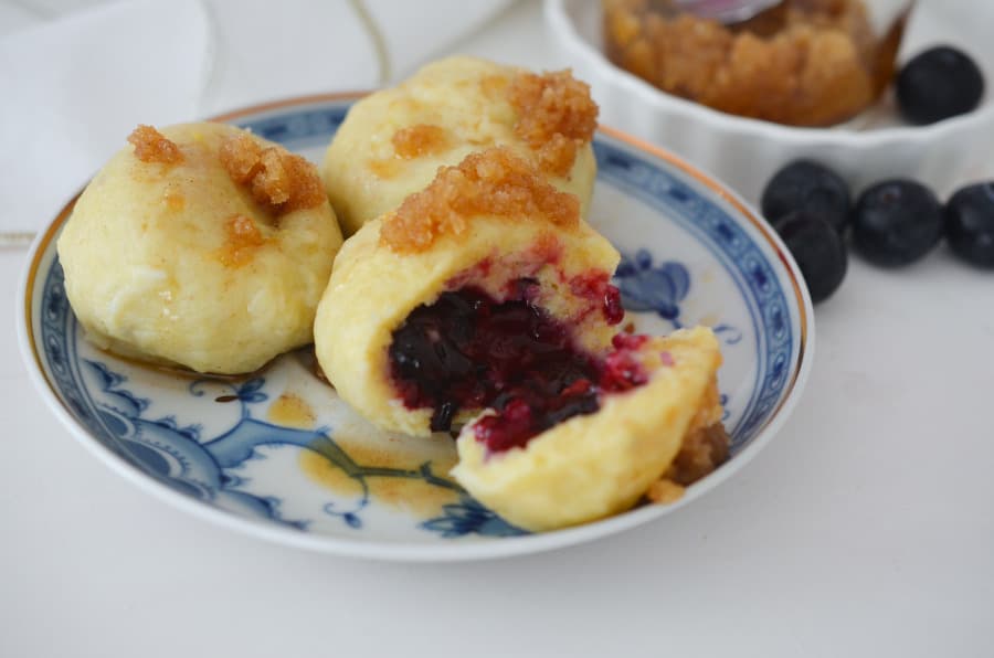 Süße Kartoffelklöße mit Heidelbeerfüllung / Lüneburger Heide