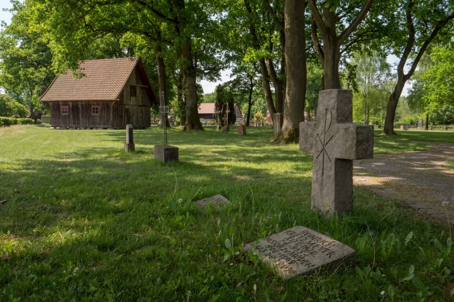 Audio Walk Station 5: Alter Friedhof mit Treppenspeicher