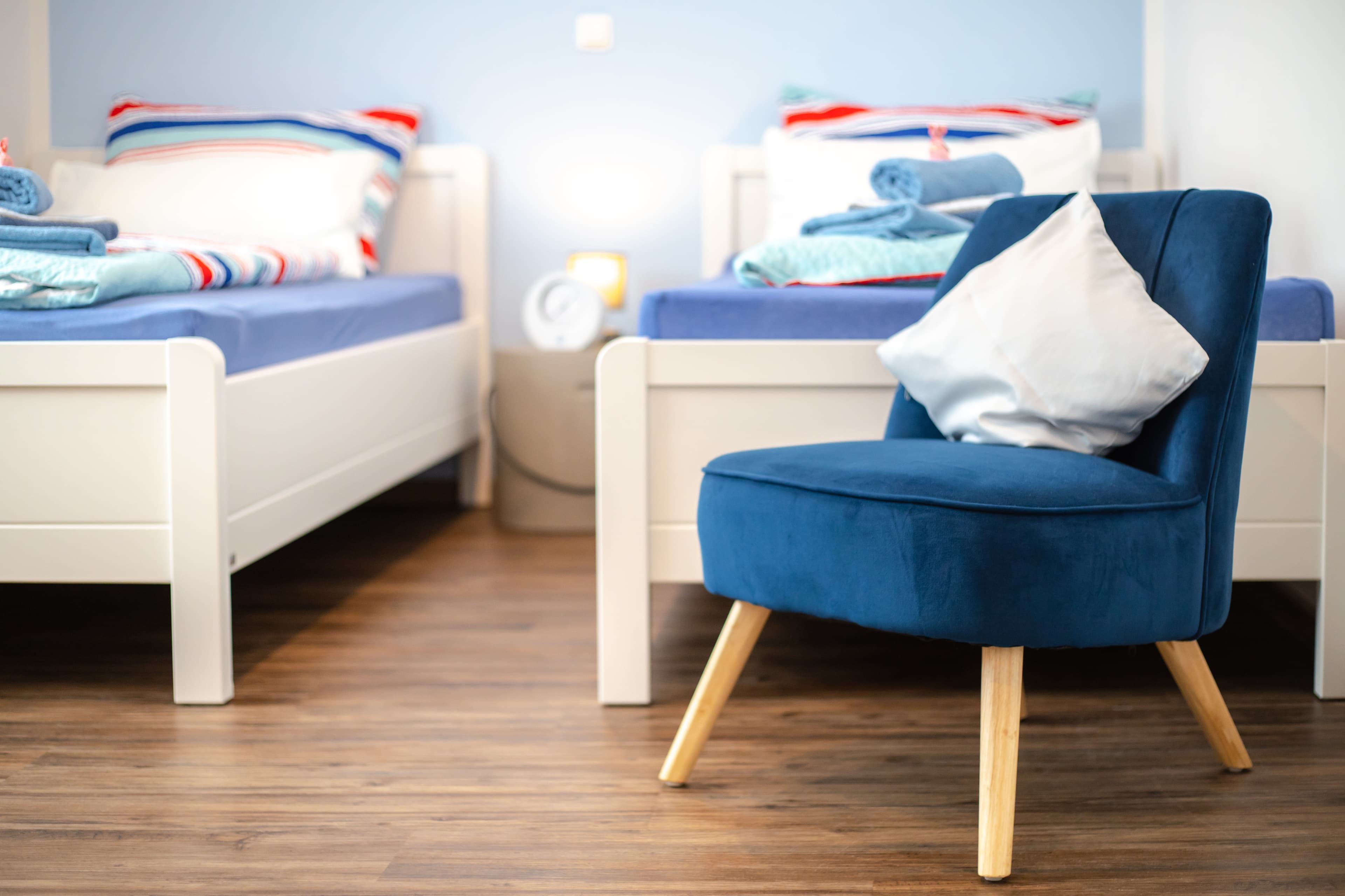 Sessel im kleinen Schlafzimmer im Ferienhaus Südheide in Hermannsburg