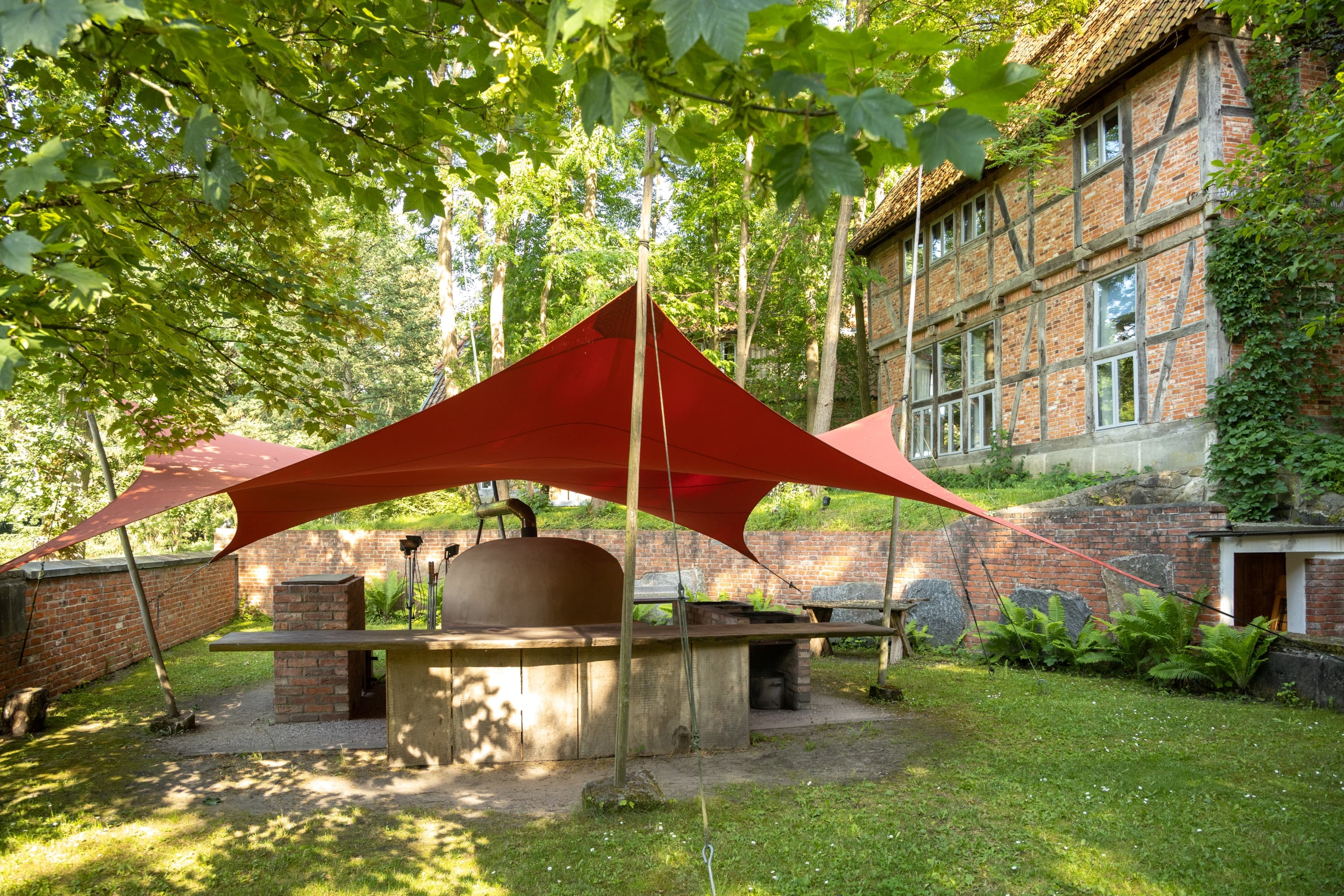 Biohotel WildLand Naturhotel rotes Segel Garten
