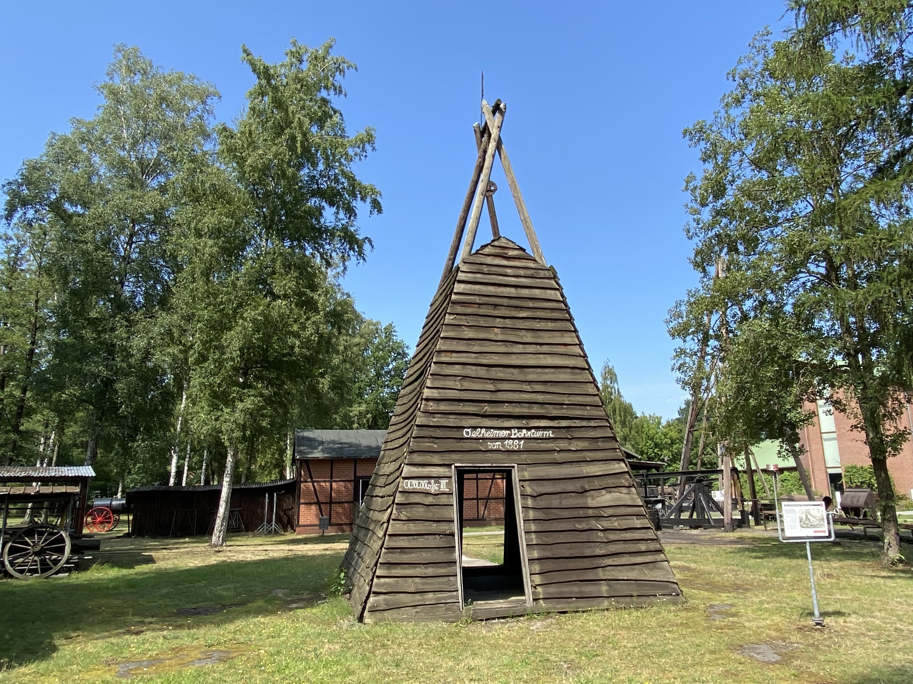Deutsches Erdölmuseum Wietze Aussengelände Bohrturm