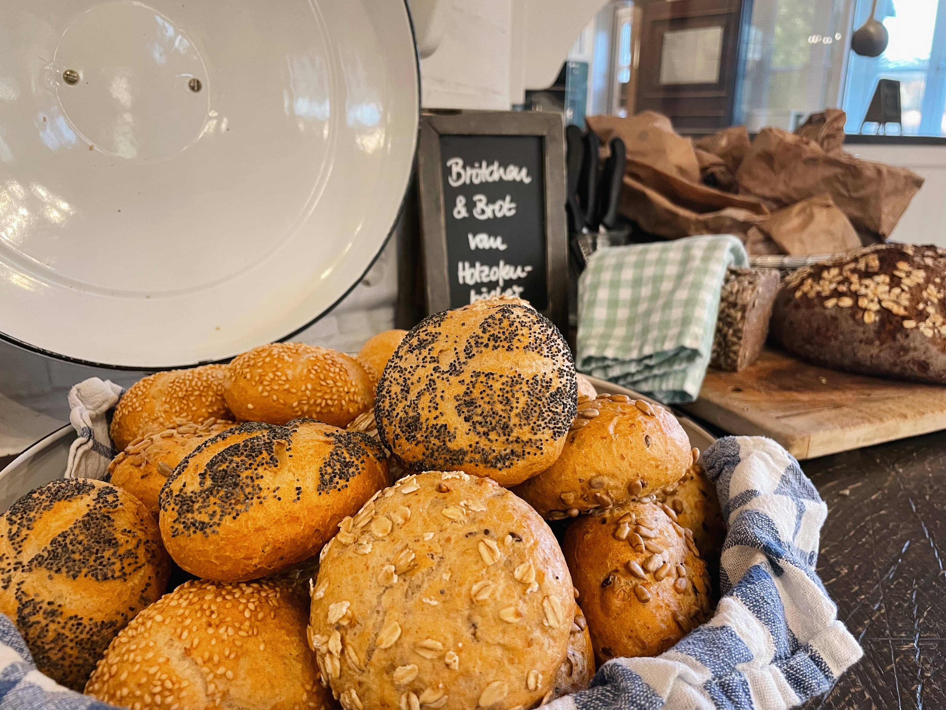 Knackig frische Brötchen zum Frühstück