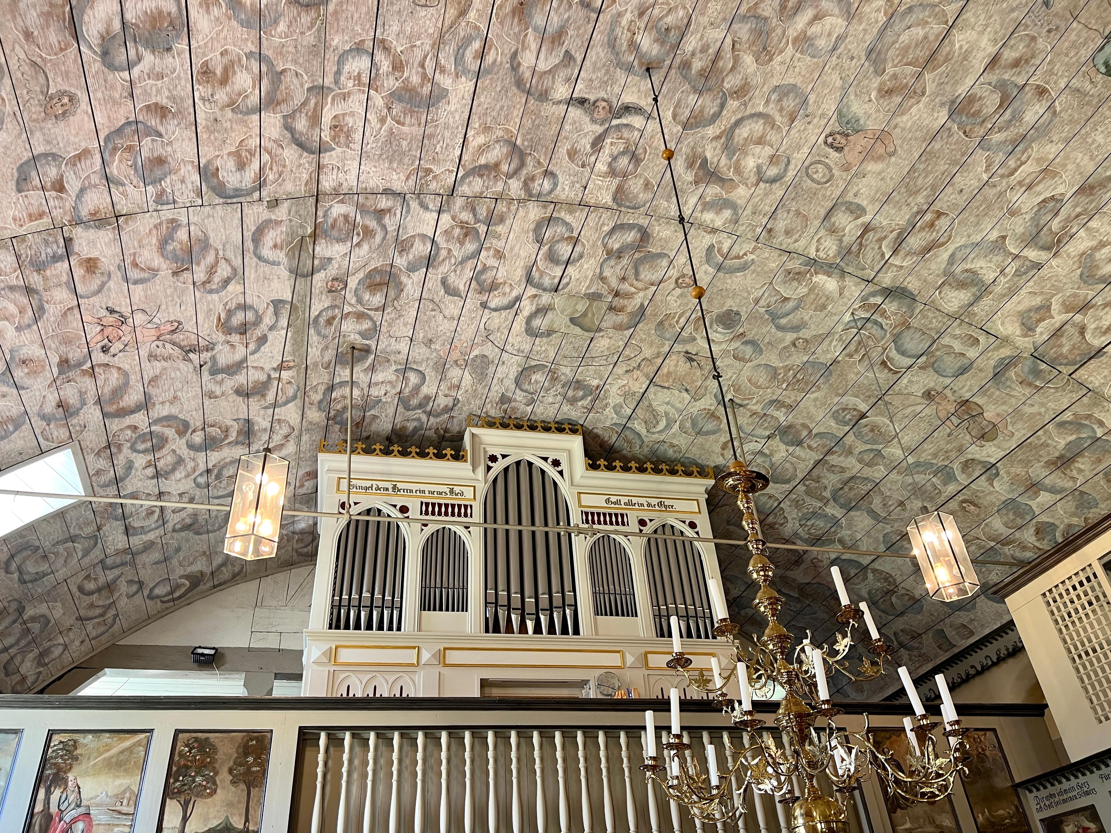 Deckenmalerei über der Orgel