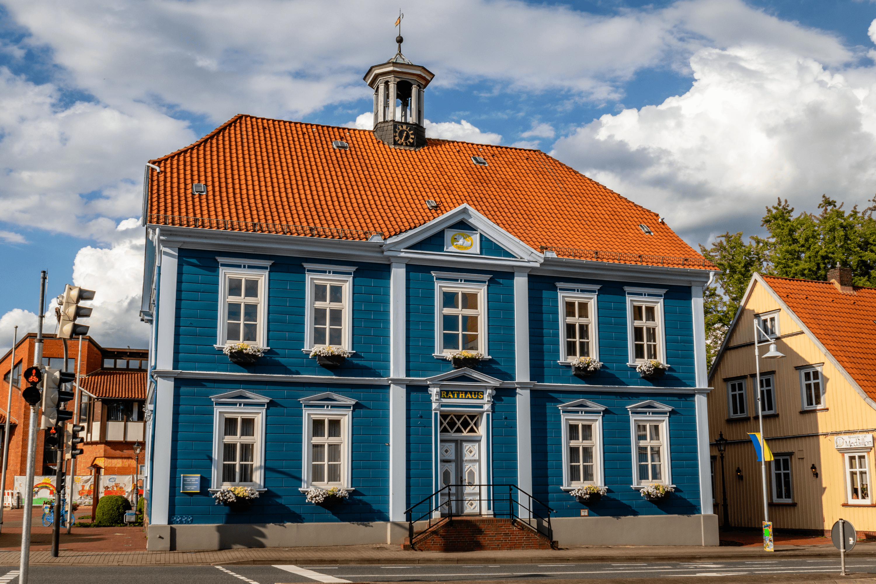 Das Rathaus Soltau steht mitten in der Stadt