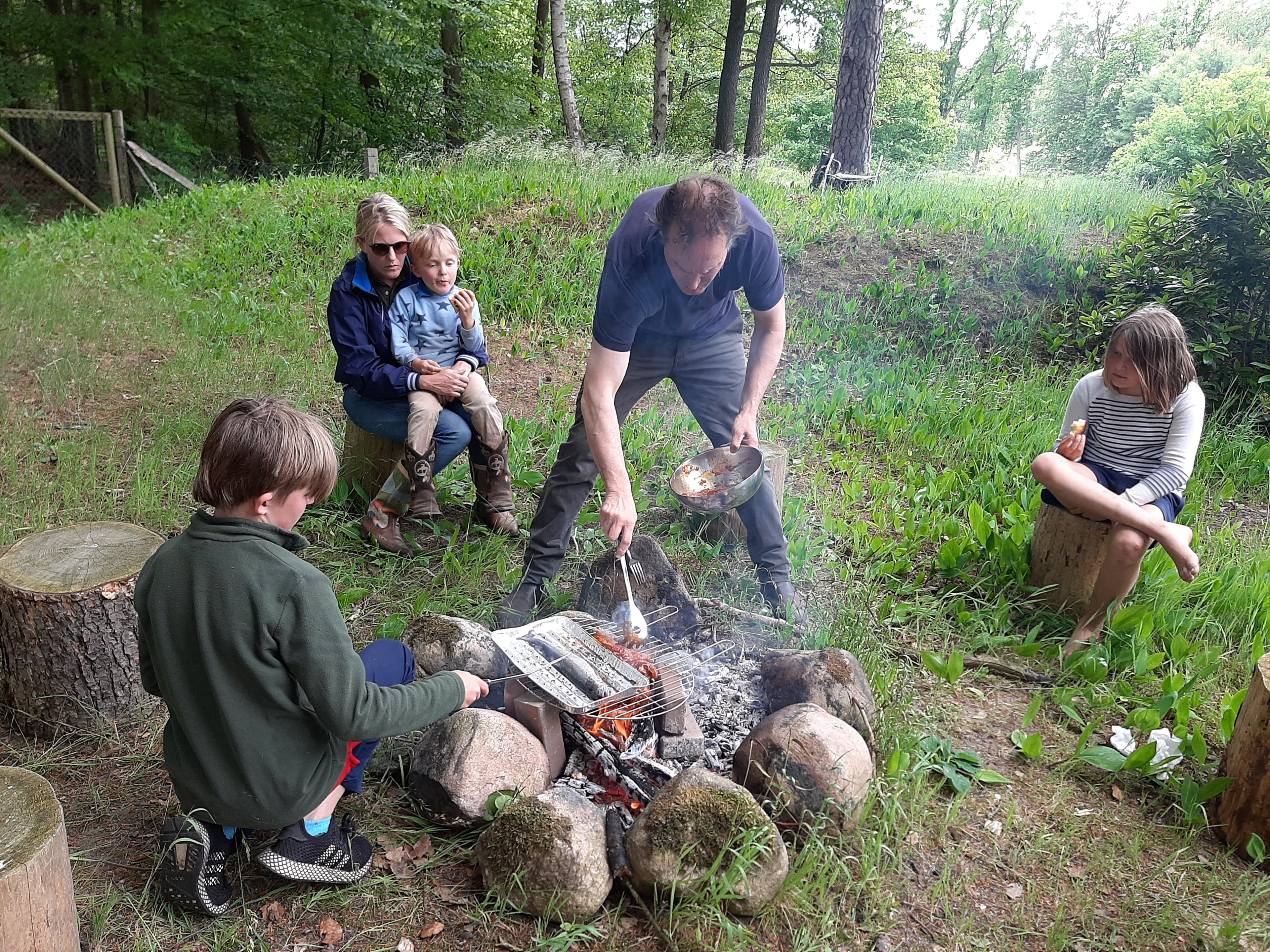 Lagerfeuer am Herrenhaus in Suderburg