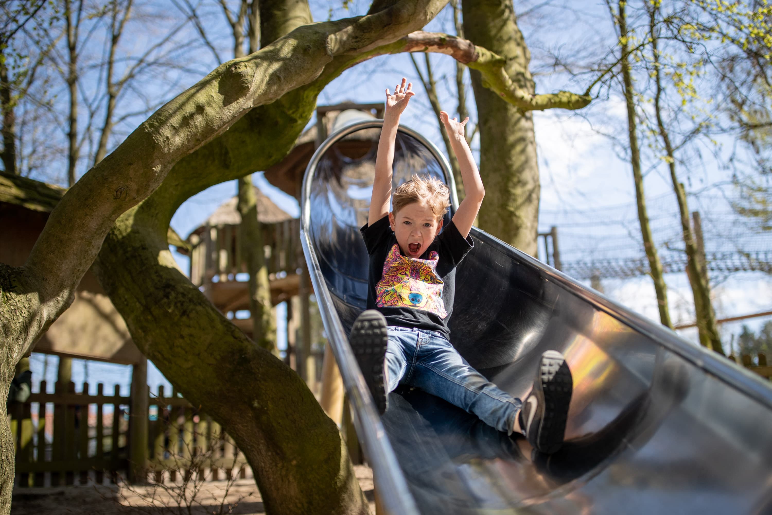 Rutsche auf dem Spielplatz Tierpark Lüneburger Heide