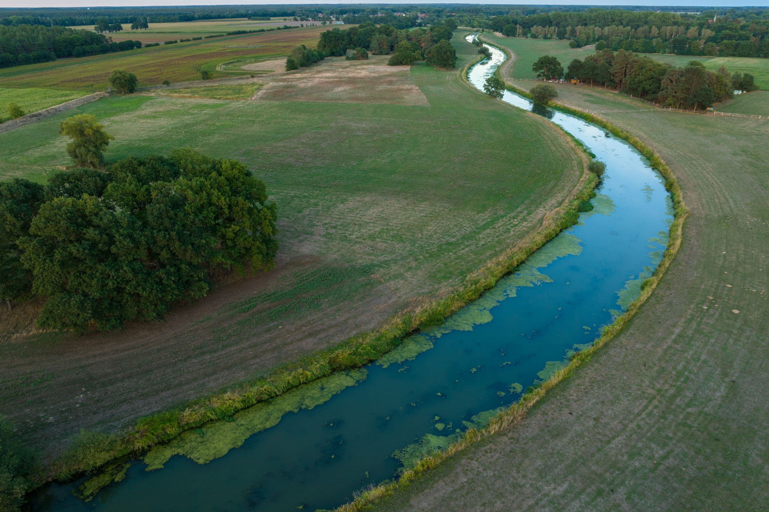 Ruhig zieht der Fluss Aller an Wienhausen vorbei