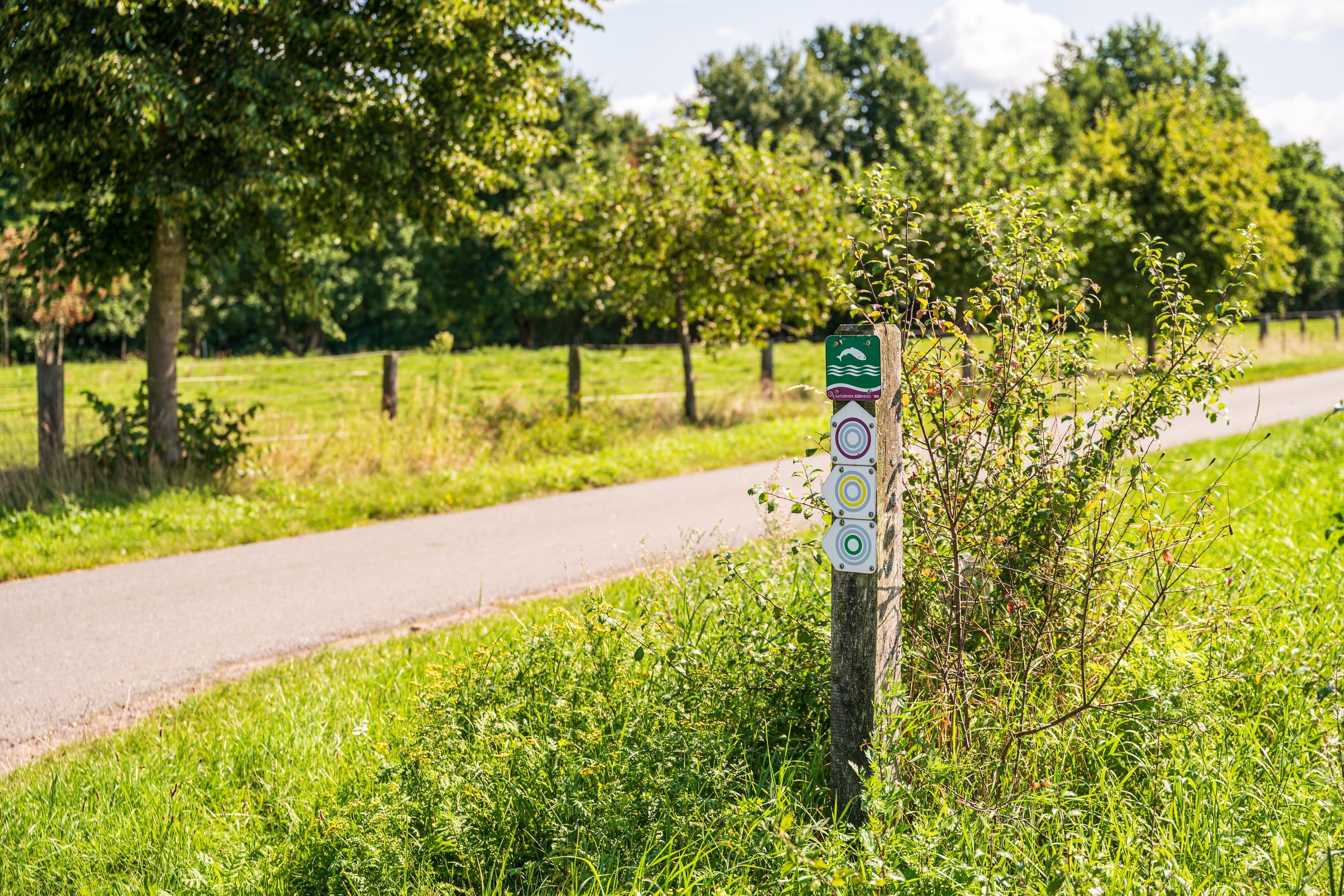 Wegweiser mit den drei unterschiedlich langen Rundtouren