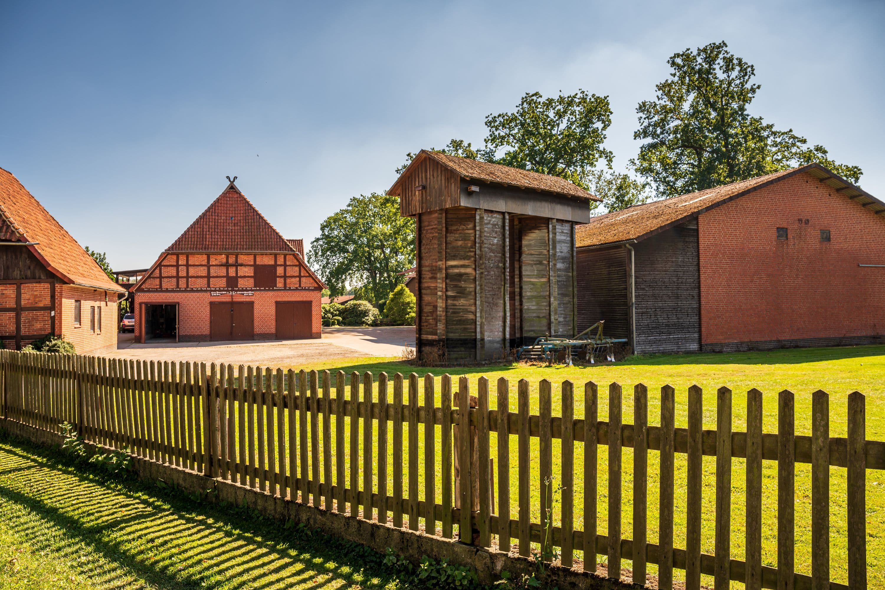 Bauernhof am Wegesrand