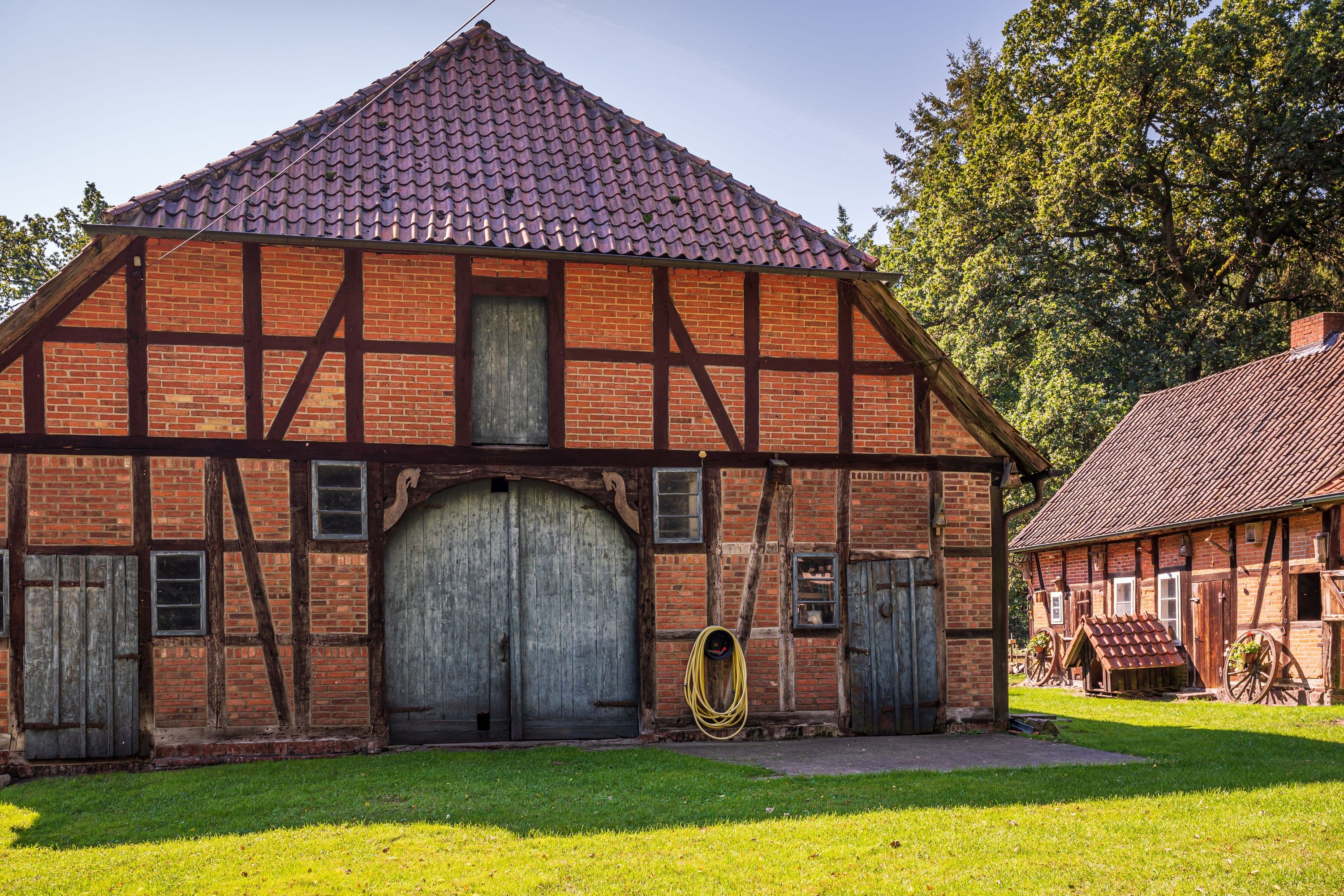 Denkmalgeschütztes Forsthaus am Wanderweg