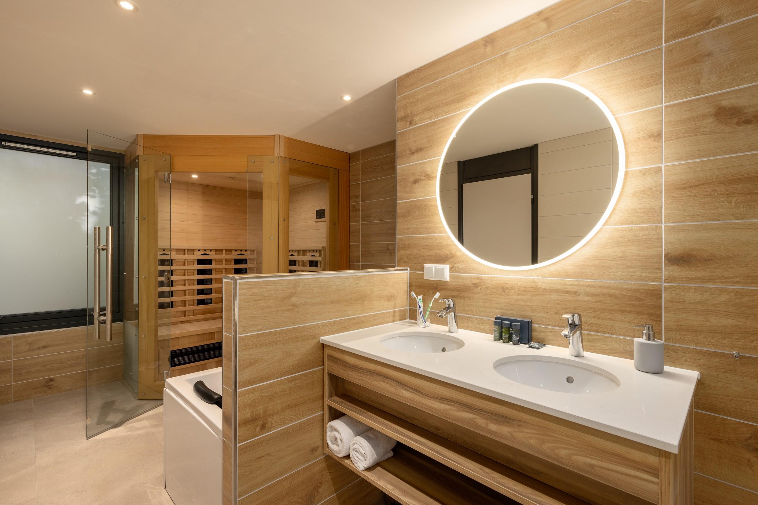 Modernes Badezimmer im Center Parcs Bispingen