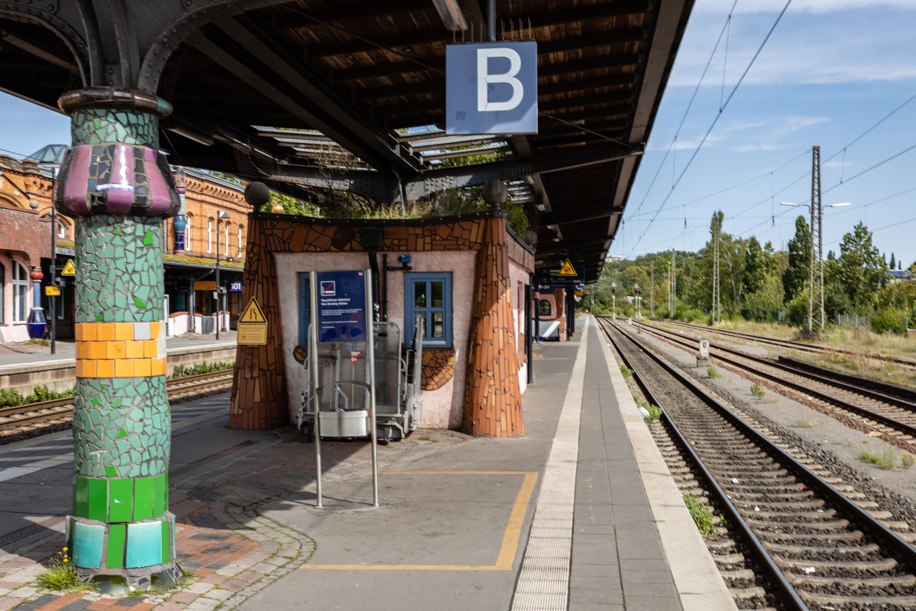 Der Künstler Friedensreich Hundertwasser prägte diesen Bahnhof