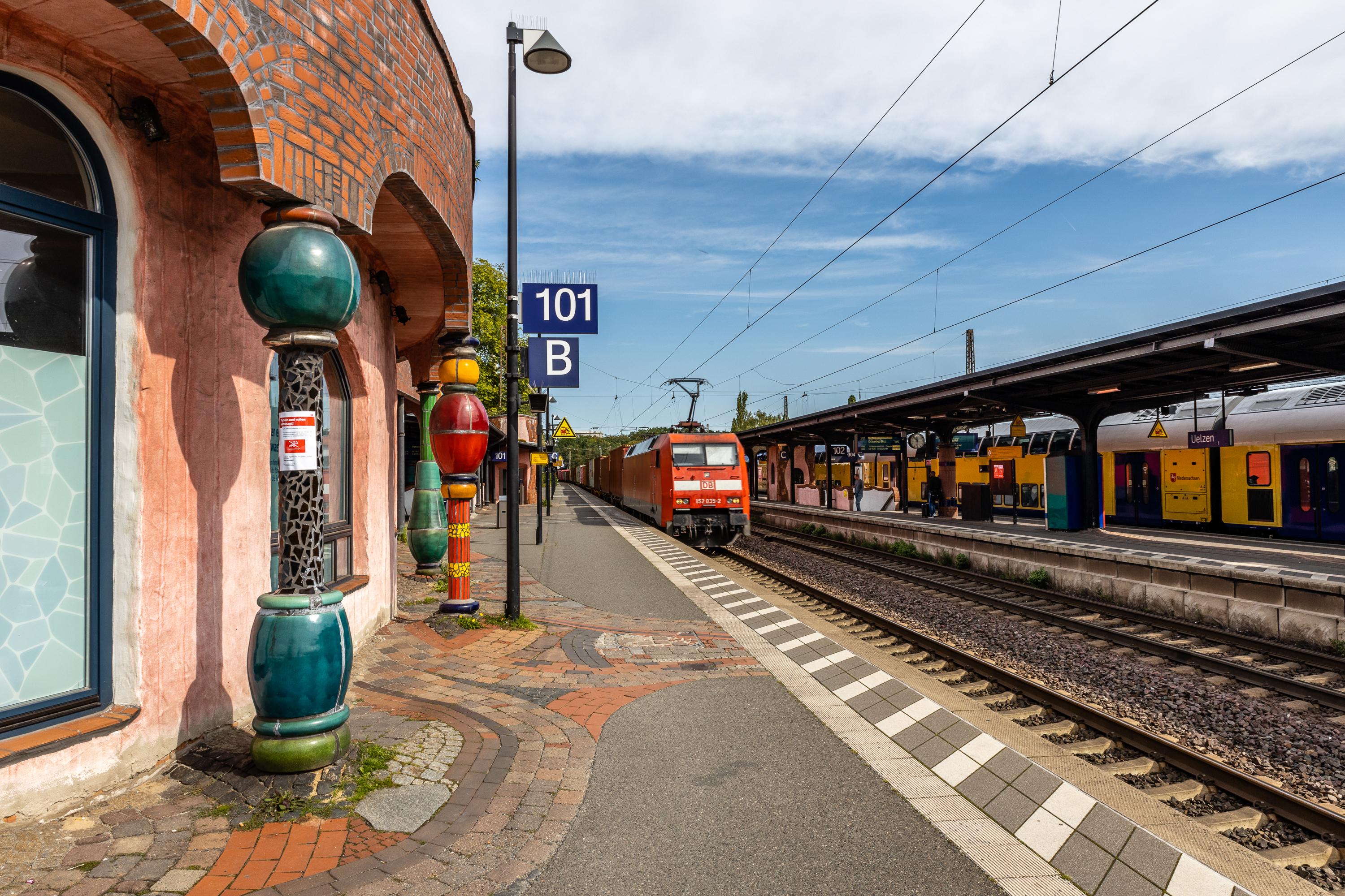 Gleis 101 am Hundertwasserbahnhof