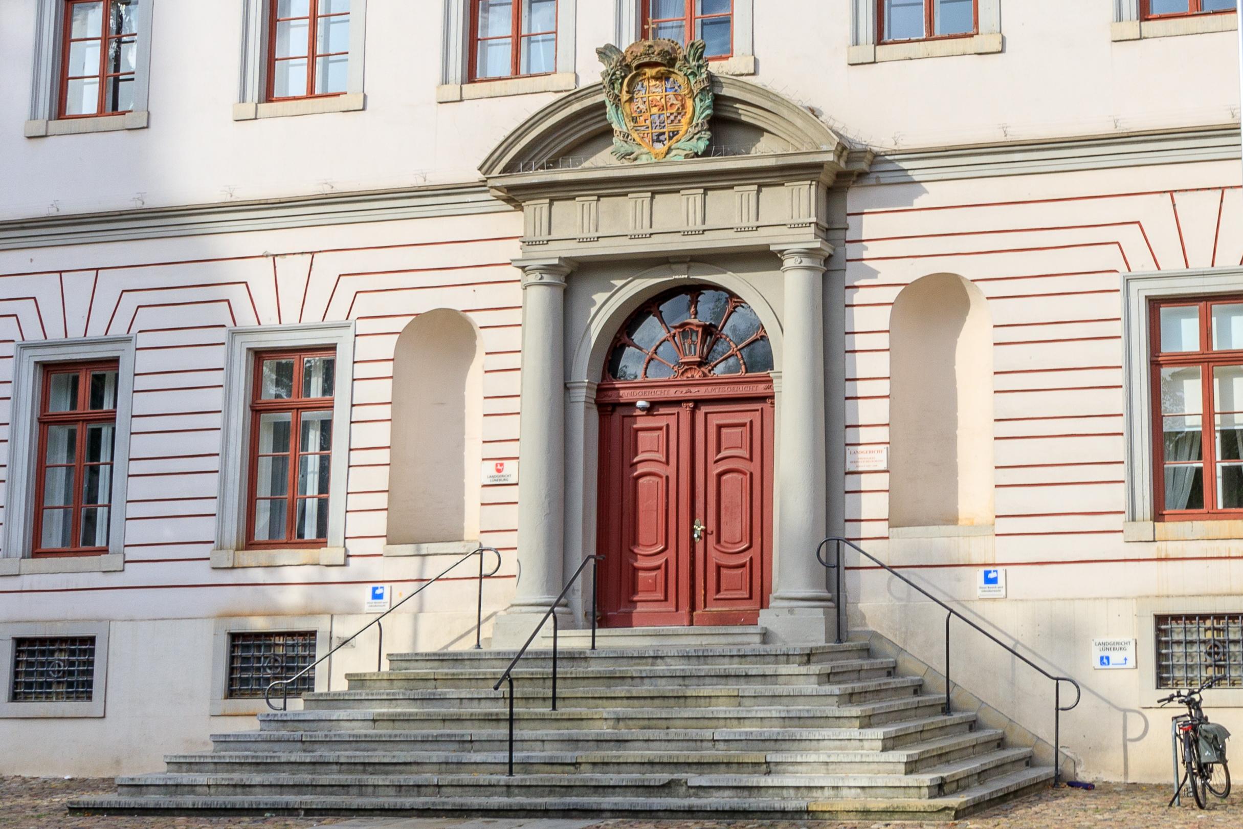 Eingangsportal von Schloss Lüneburg, dem heutigen Landgericht