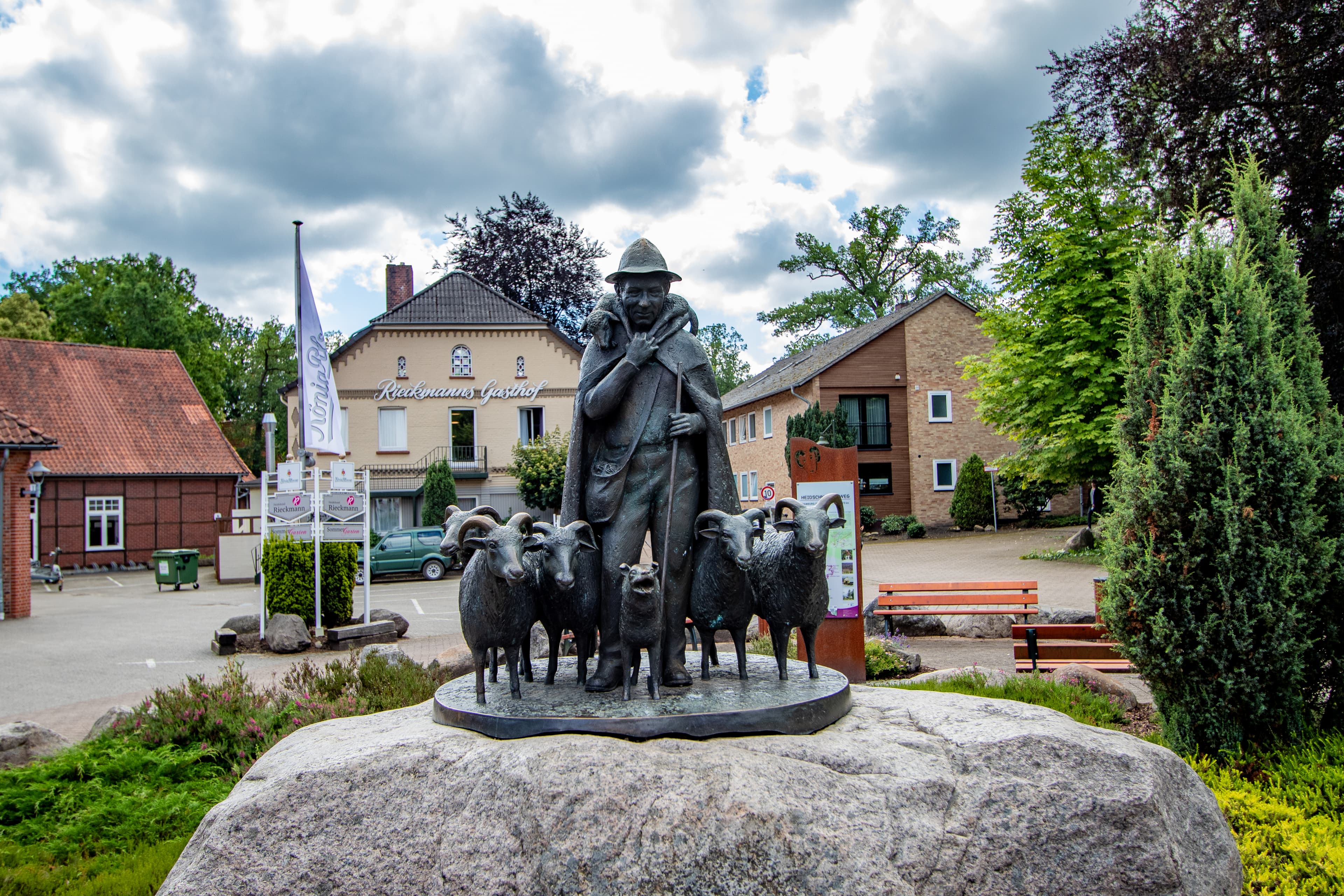 Bispingen Ortsansicht Statue