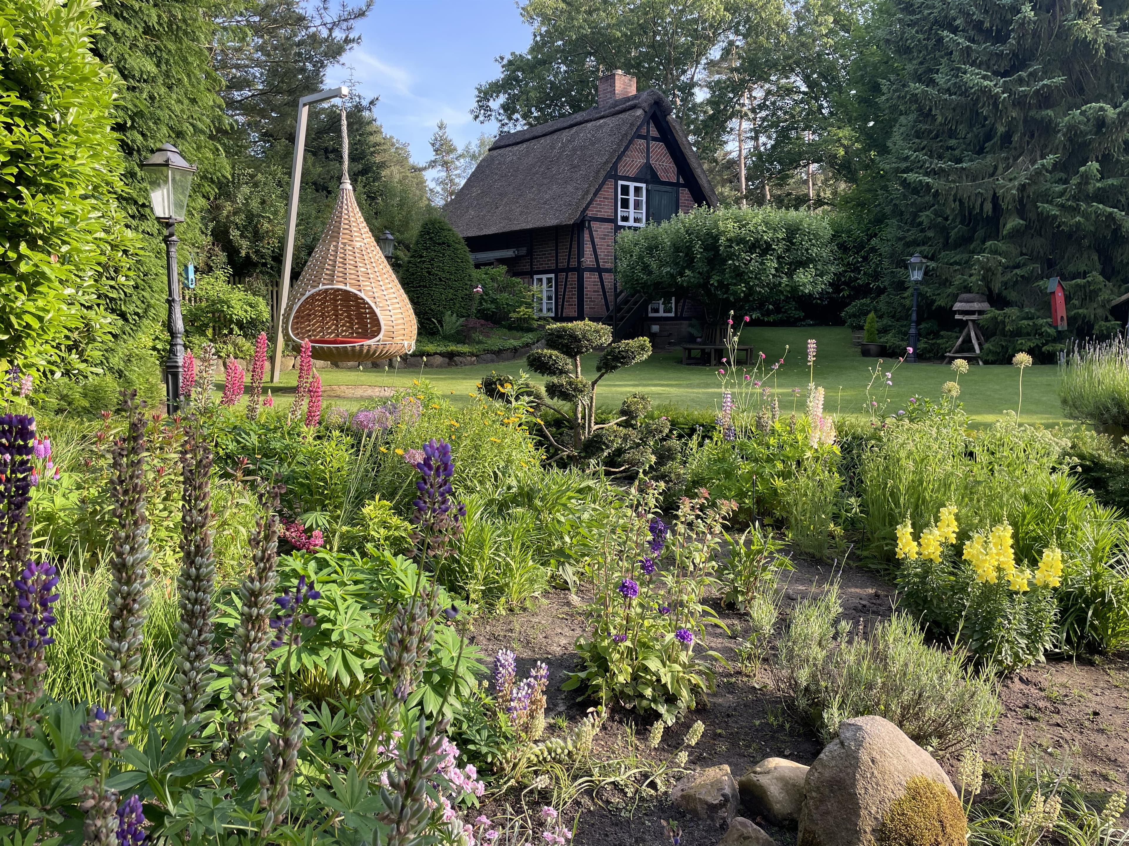 Blick auf das Gästehaus vom Garten