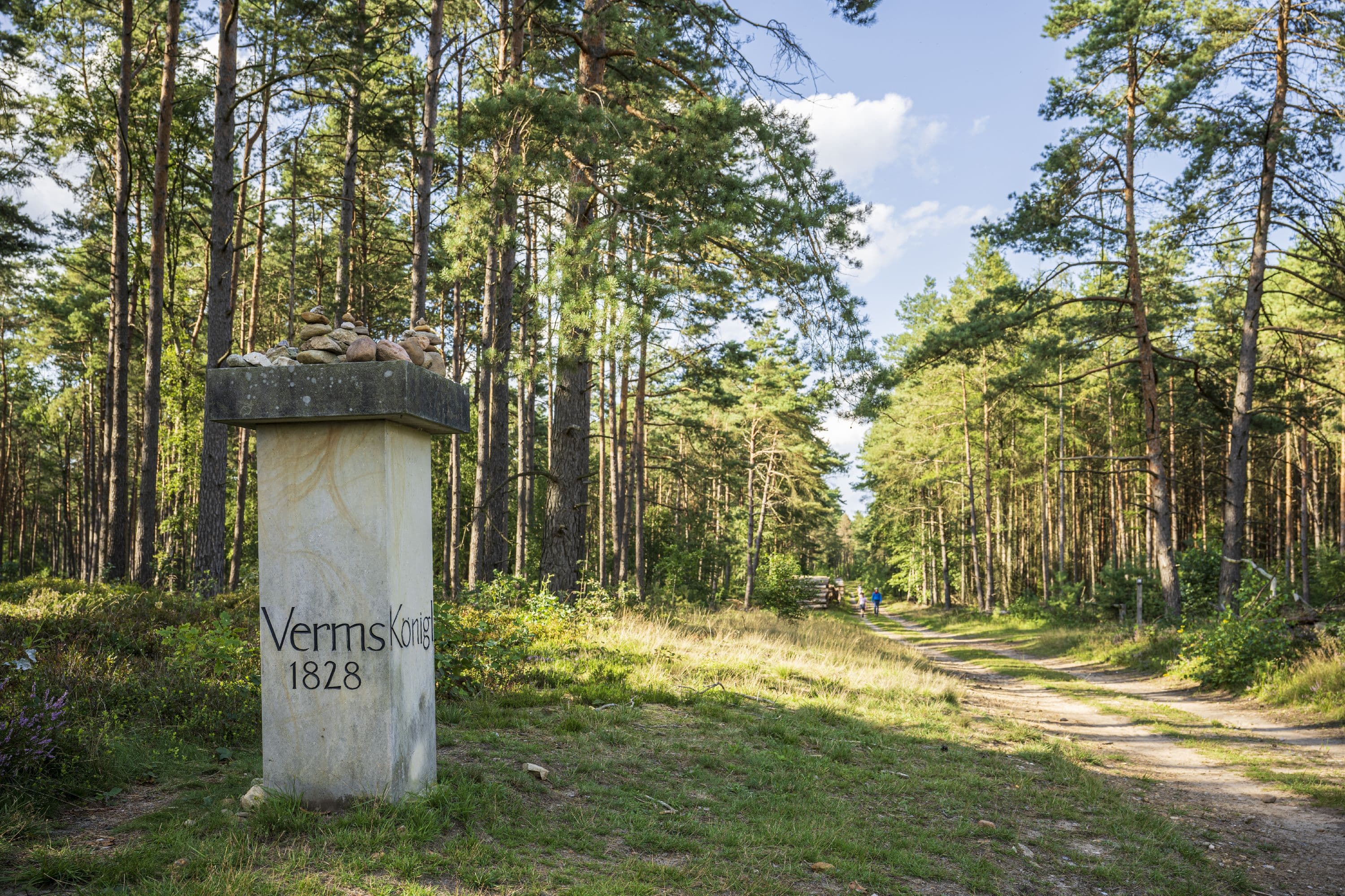 Gaußstein am Wanderweg