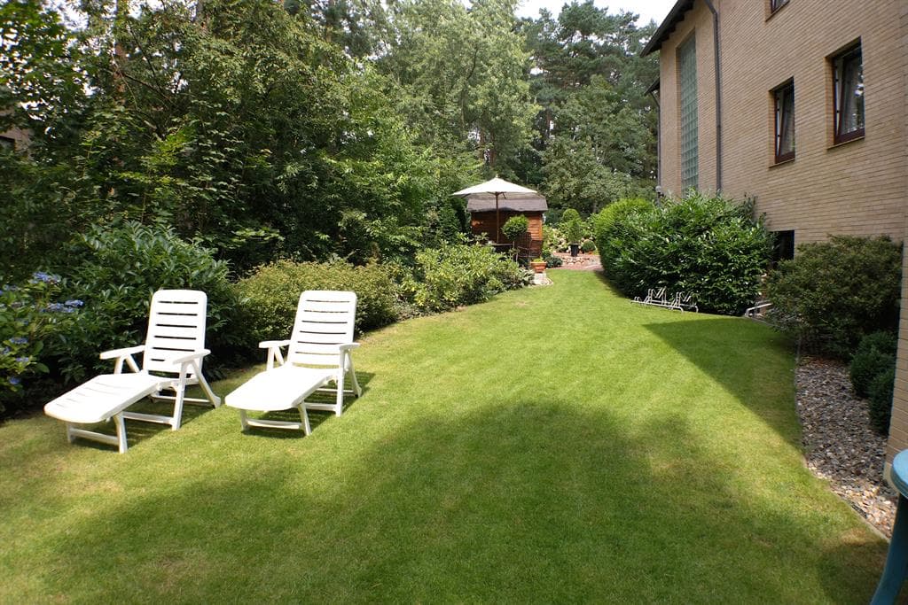 Liegen im Garten des Haus Heidelerche