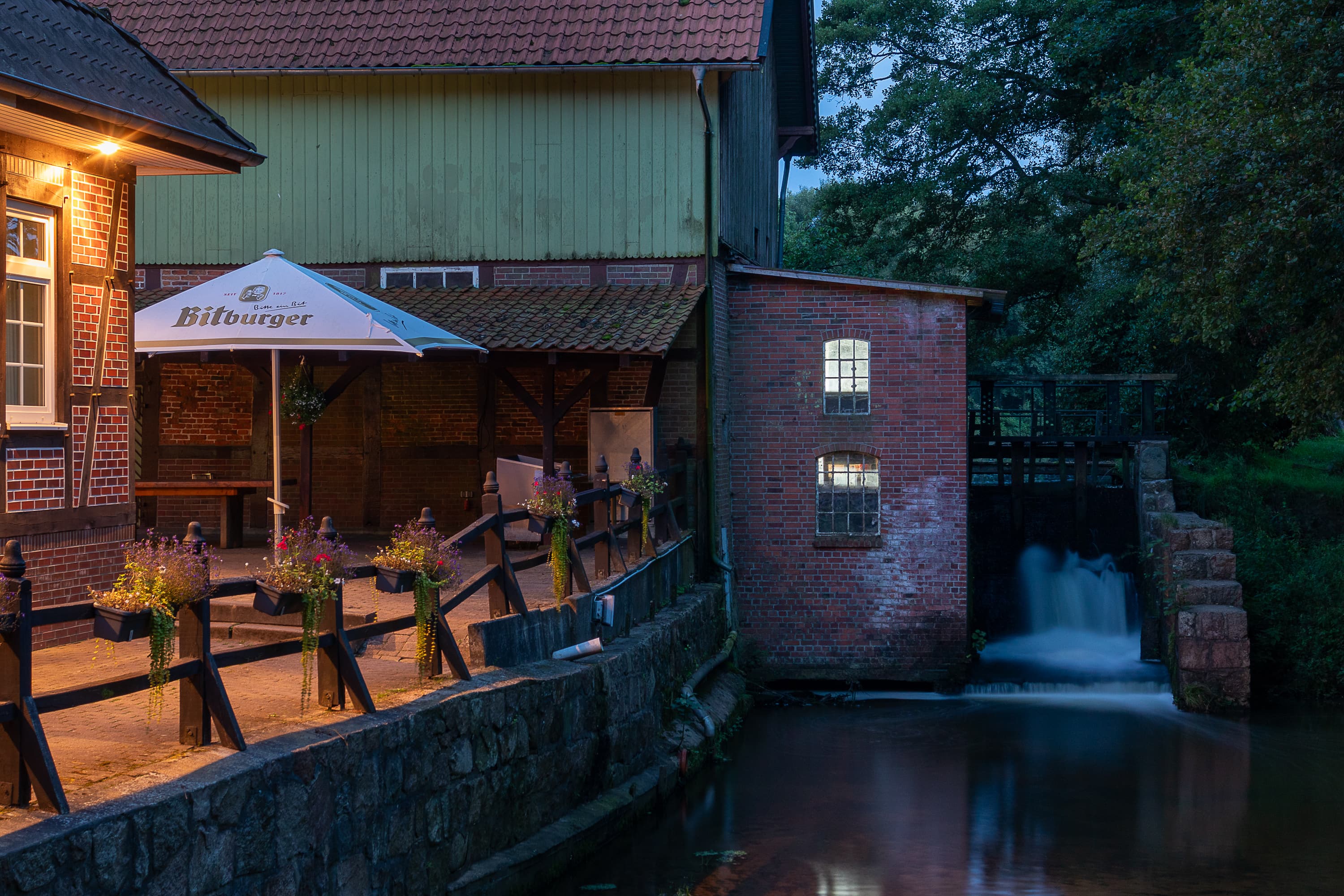 Abendstimmung an der alten Mühle im Hotel Hof Sudermühlen