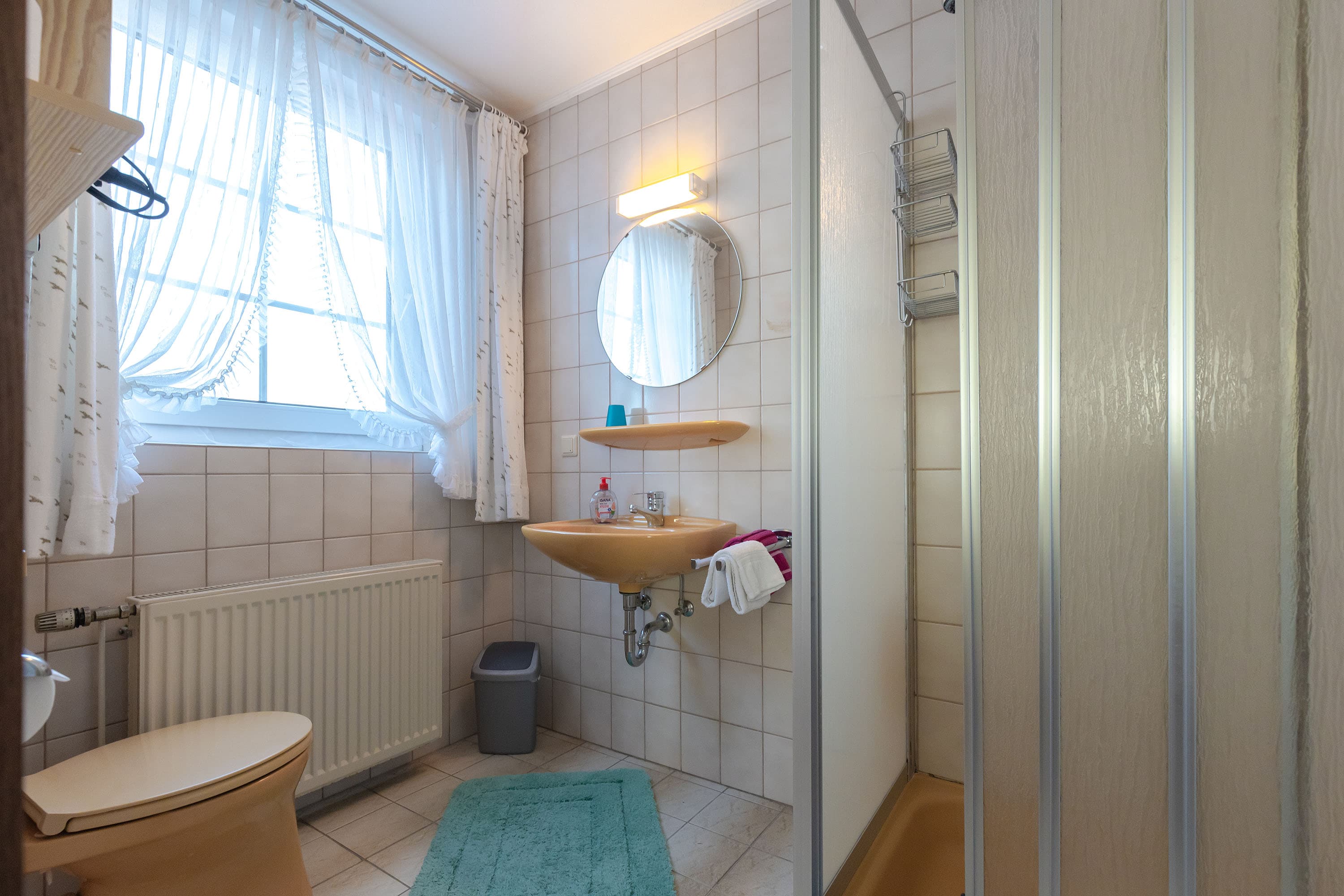 Badezimmer Gästezimmer 1 Gasthaus Columbus Urlaub