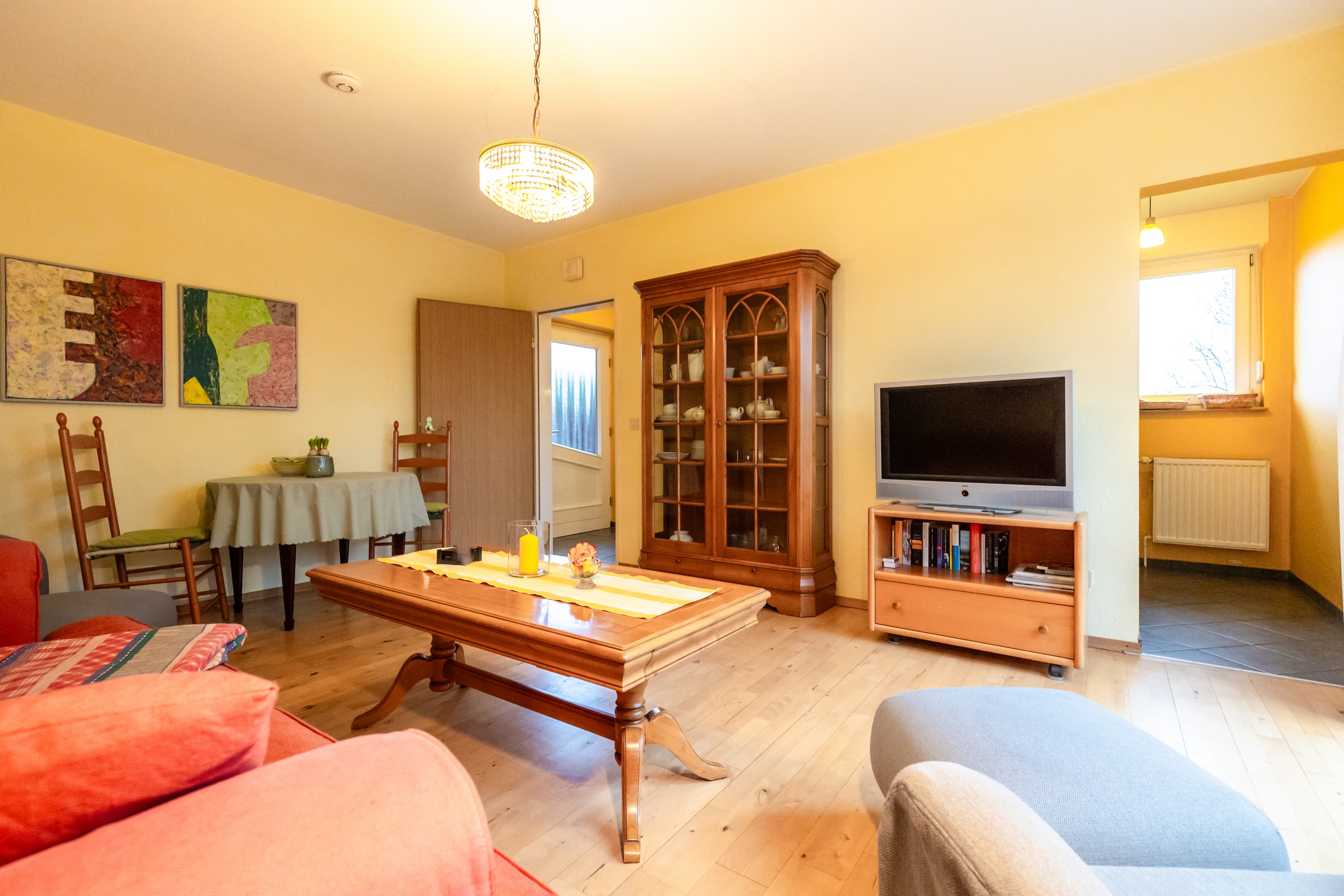 Wohnzimmer Ferienwohnung Weihe Esstisch Fernseher