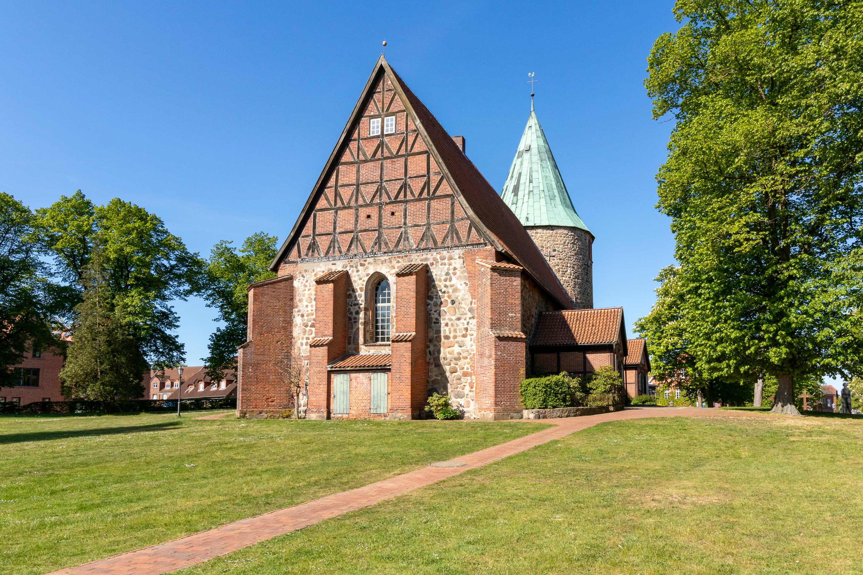 eine Sehenswürdigkeit in Salzhausen ist die St Johannis Kirche