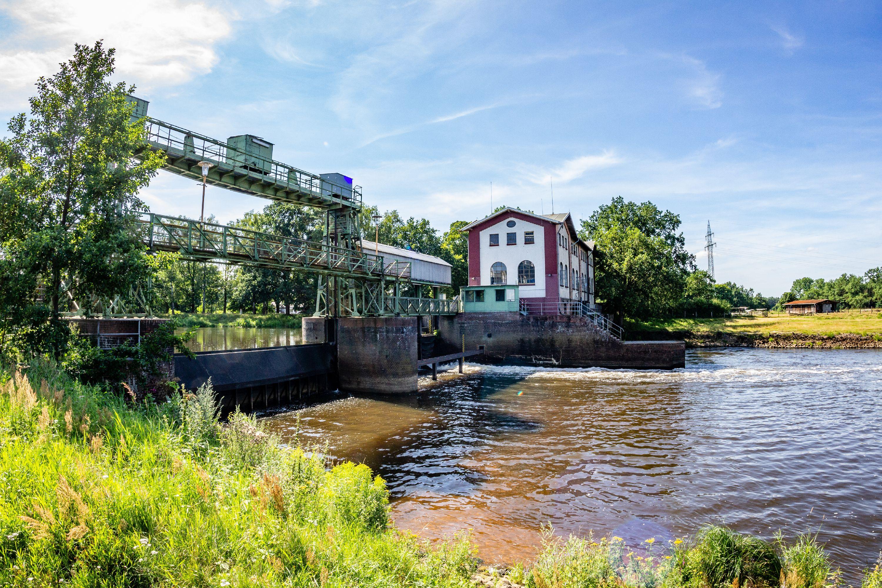 Die Schleuse in Oldau mit historischem Wasserkraftwerk