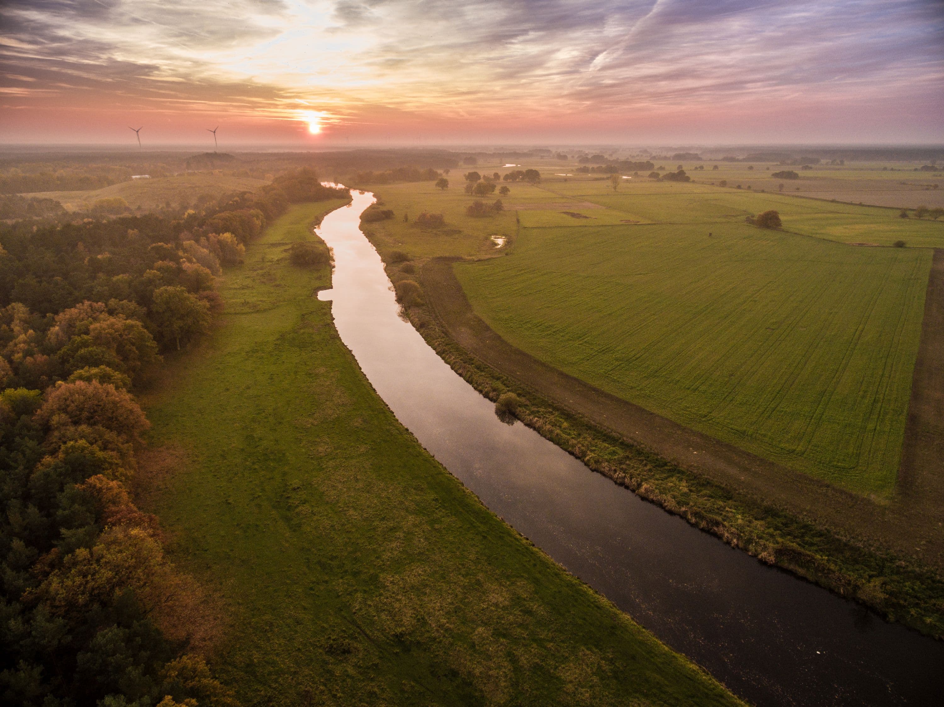 Traumhafter Sonnenuntergang über der Aller bei Wietze