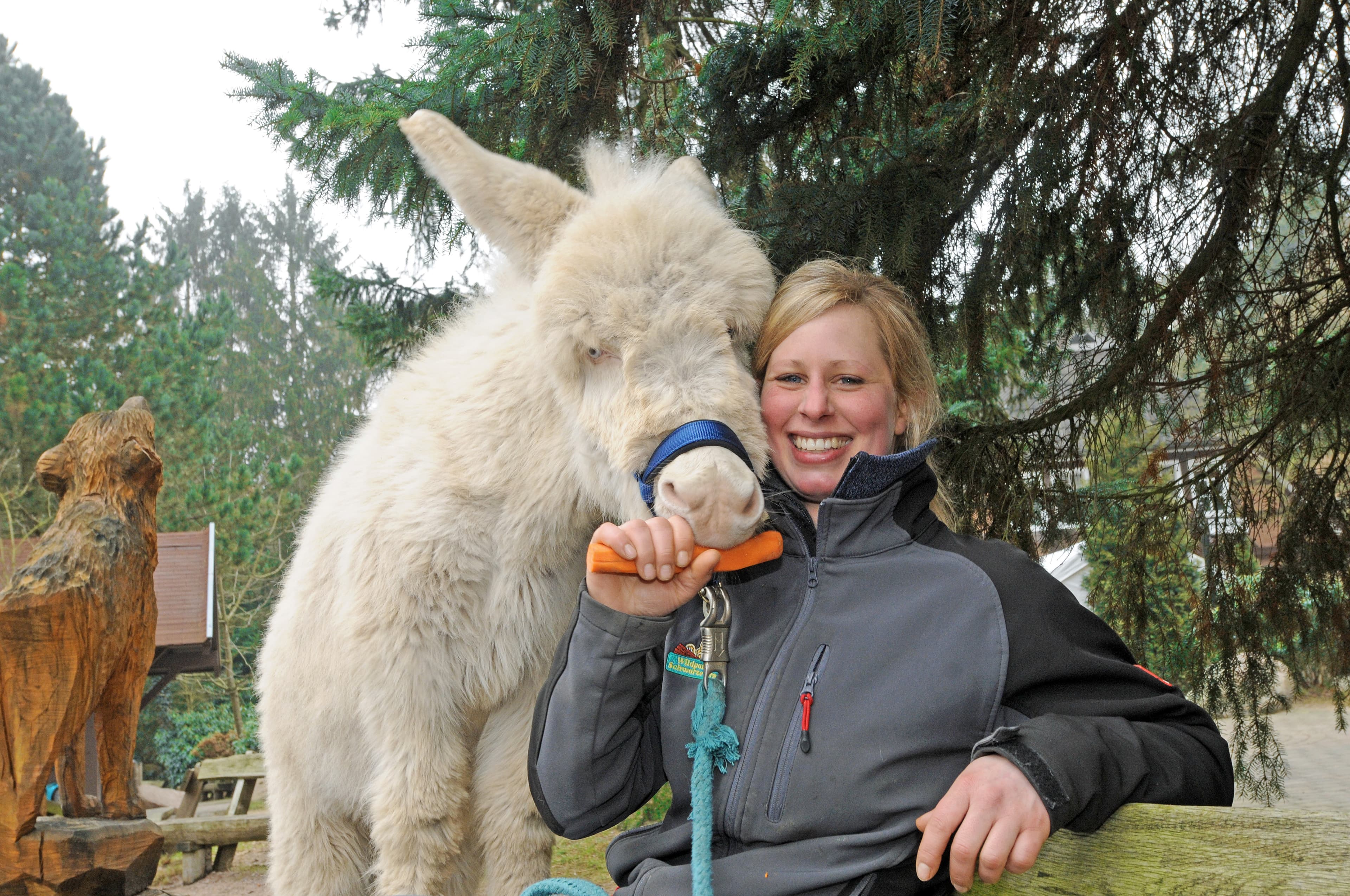 Triff den Tierplfeger im Wildpark Schwarze Berge