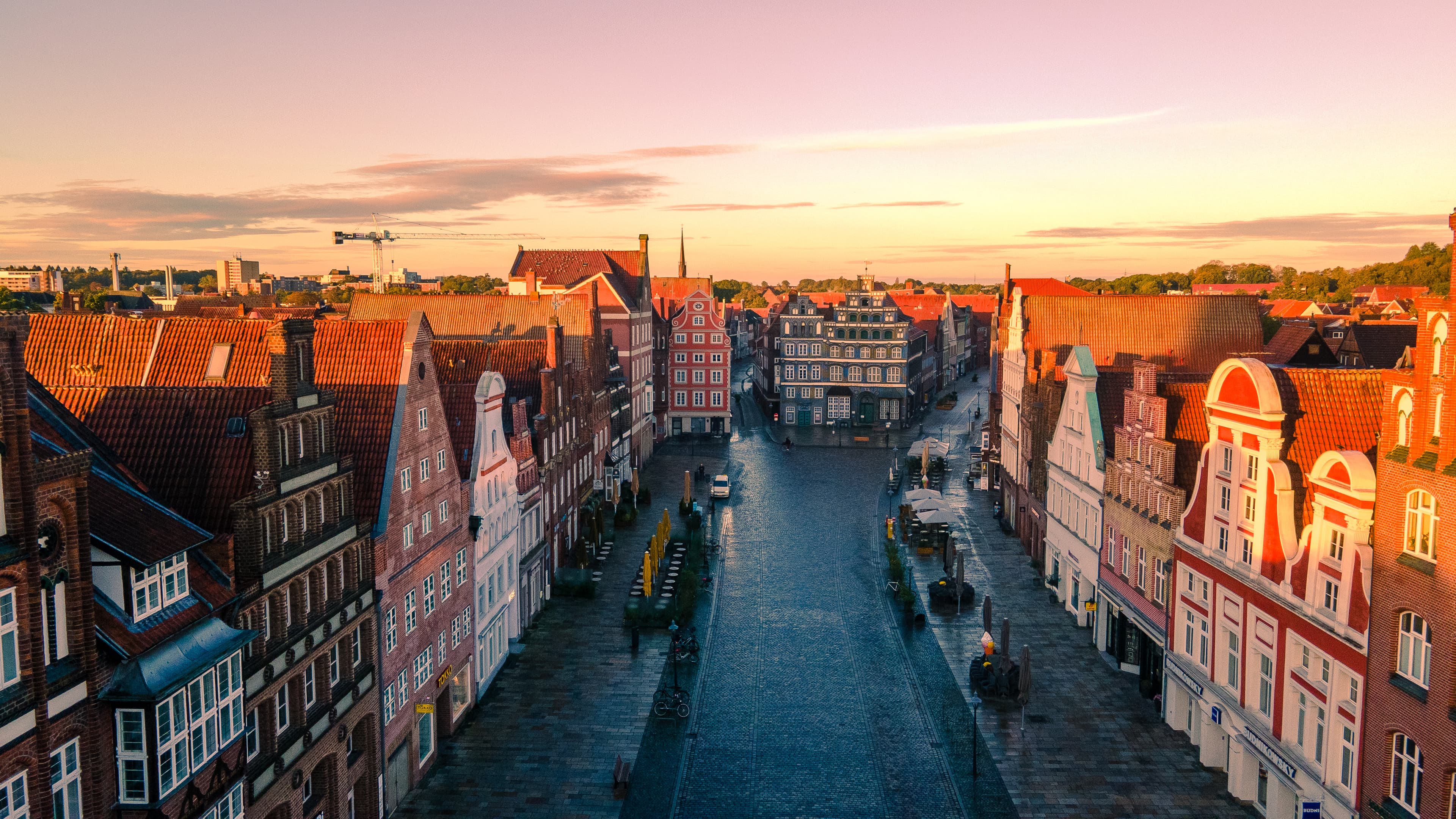 Blick auf den Platz Am Sande und das Gebäude der IHK.