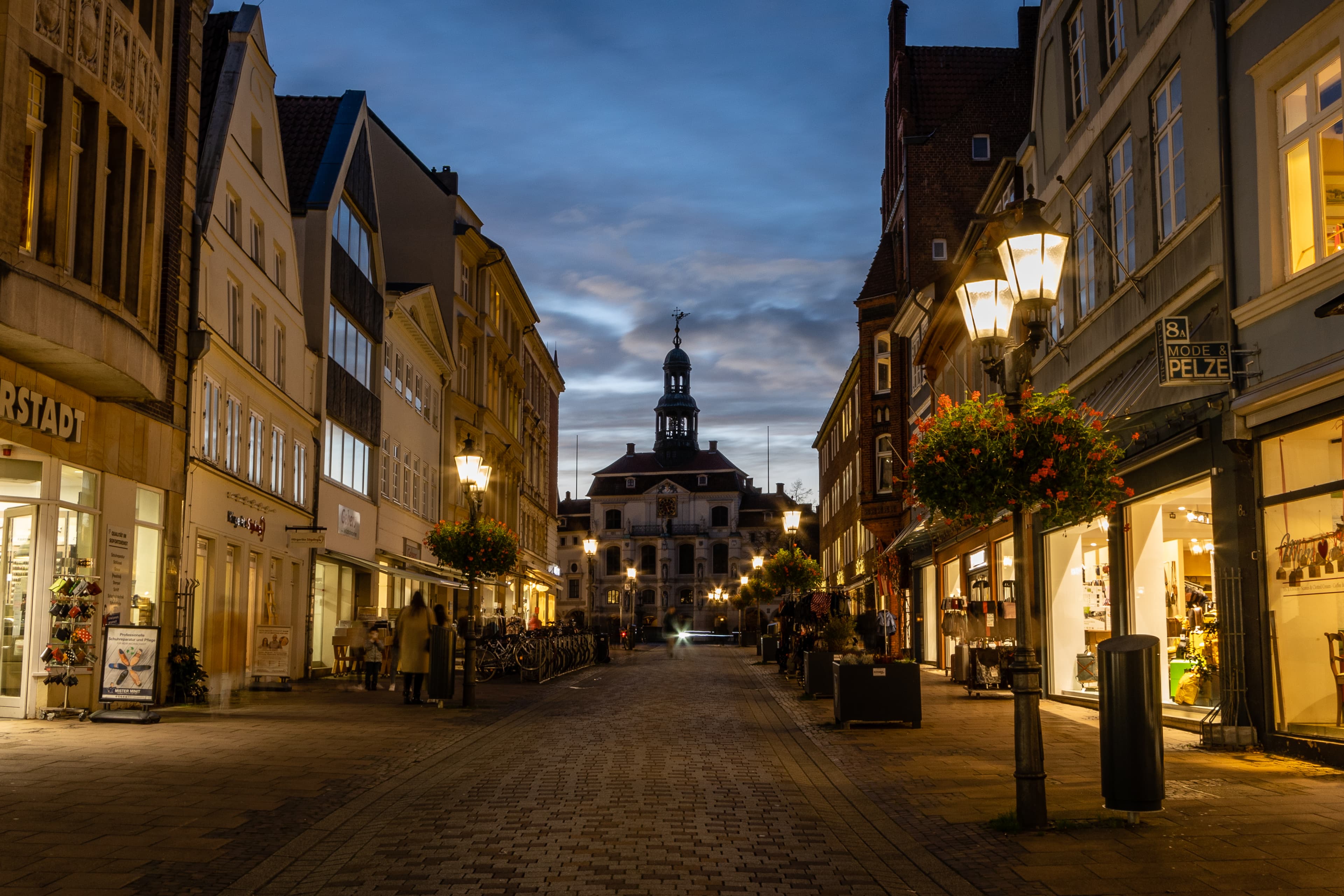 Blick von der Rosenstraße auf das Rathaus