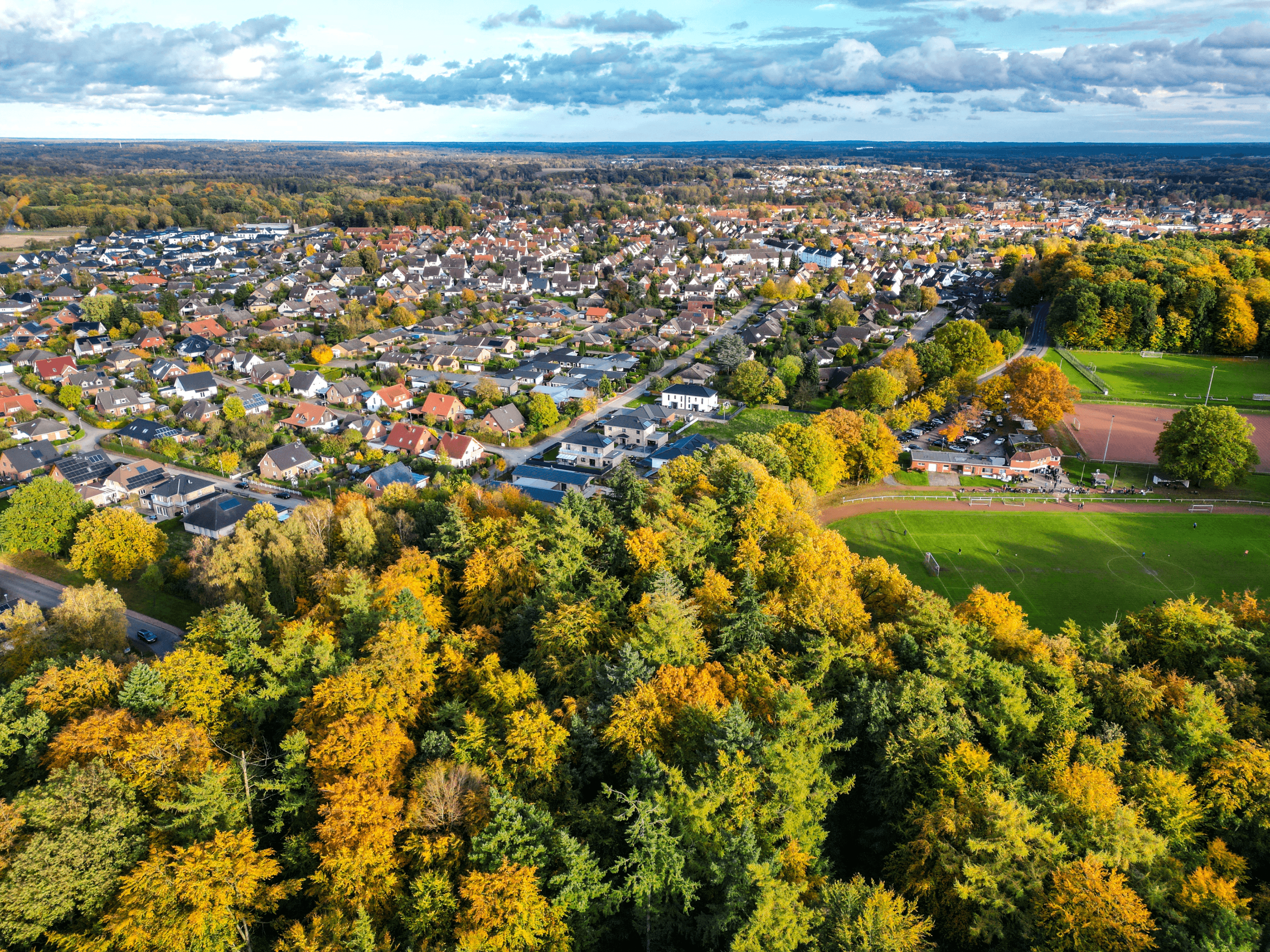 _Herbstfarben_über_der_Eckernworth_freie_Flugzone