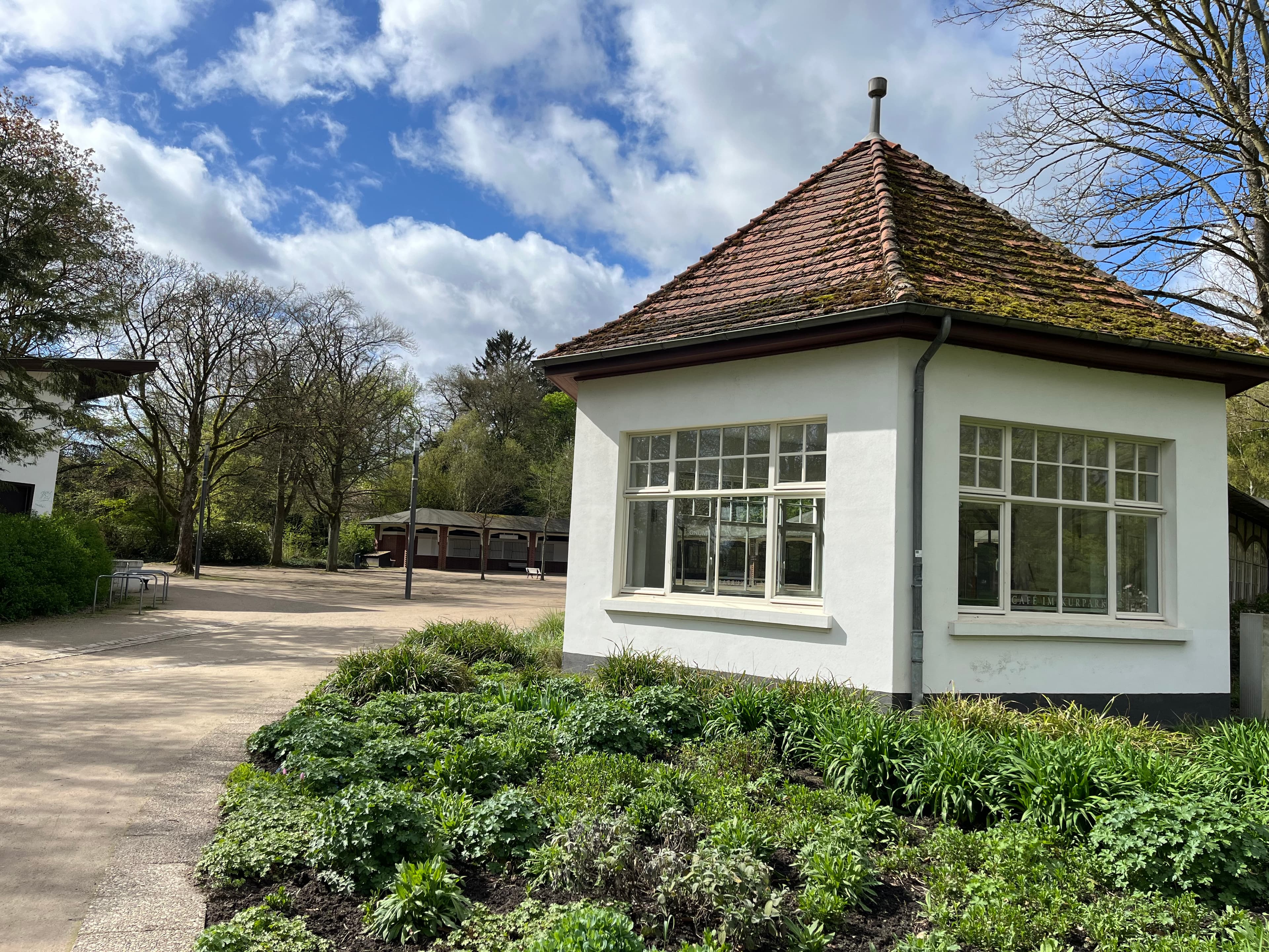 im lüneburger kurpark gibt es ein schönes cafe