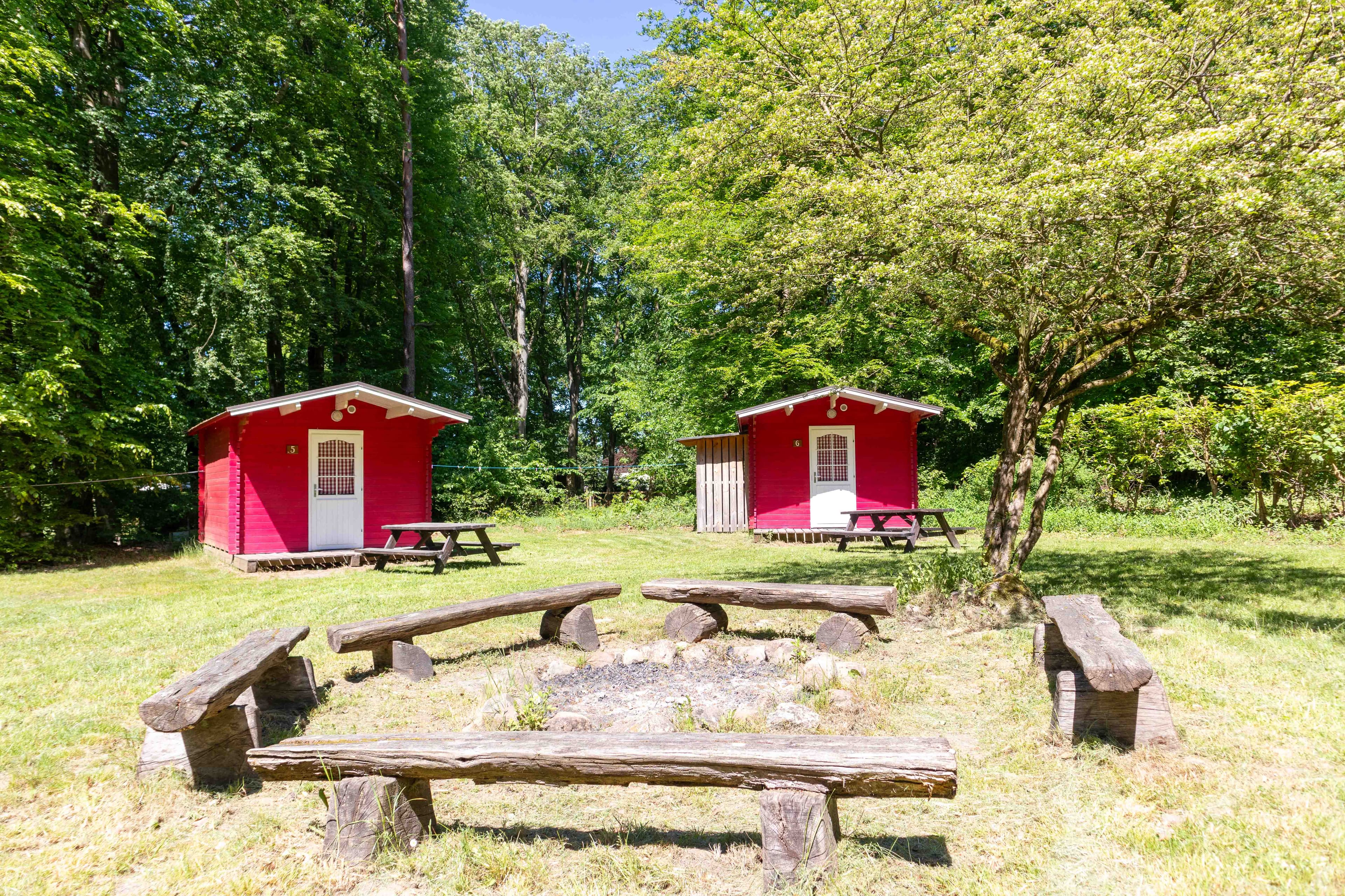Rote Hütten im Naturcamp Egestorf