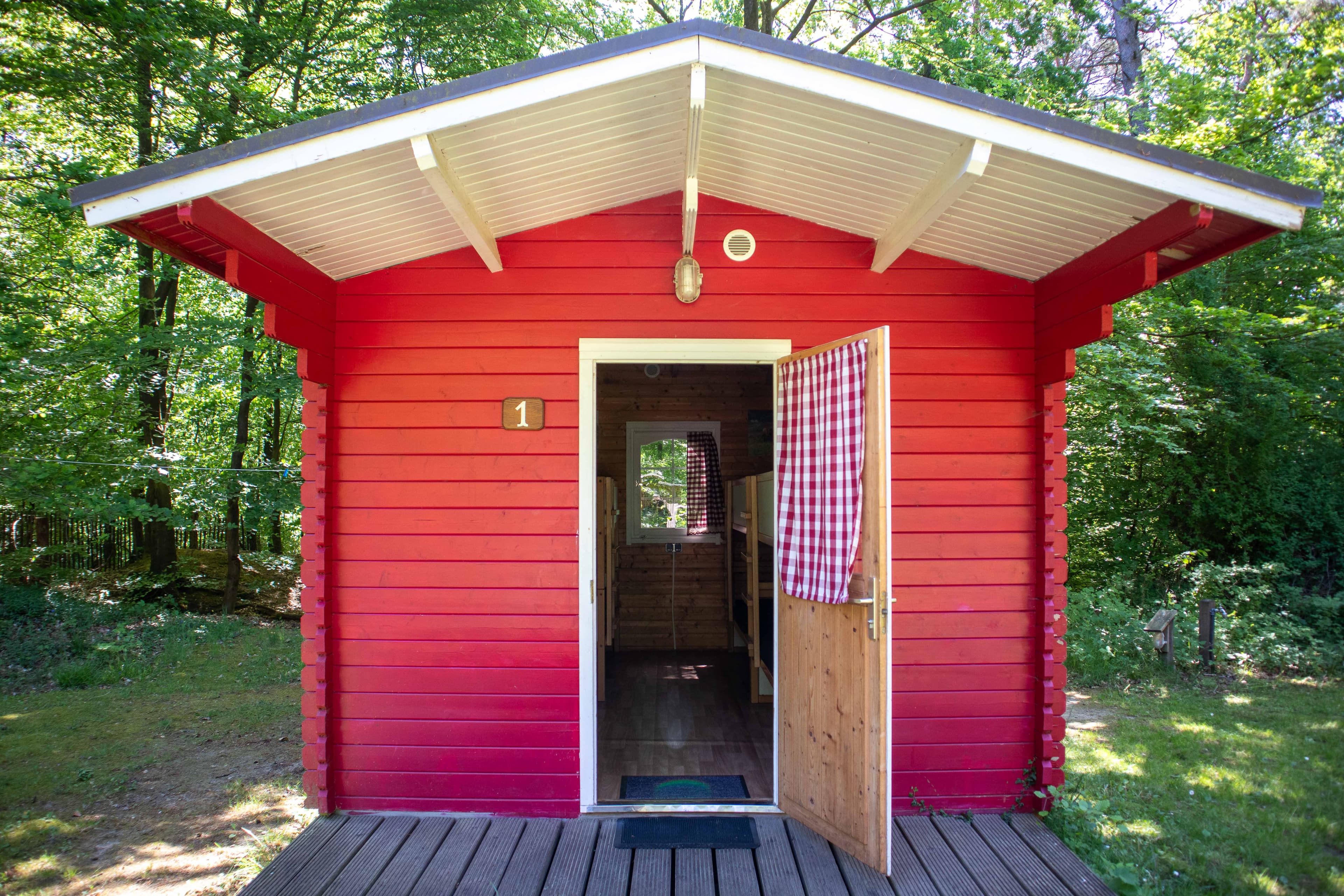 Rote Hütte im Naturcamp Egestorf
