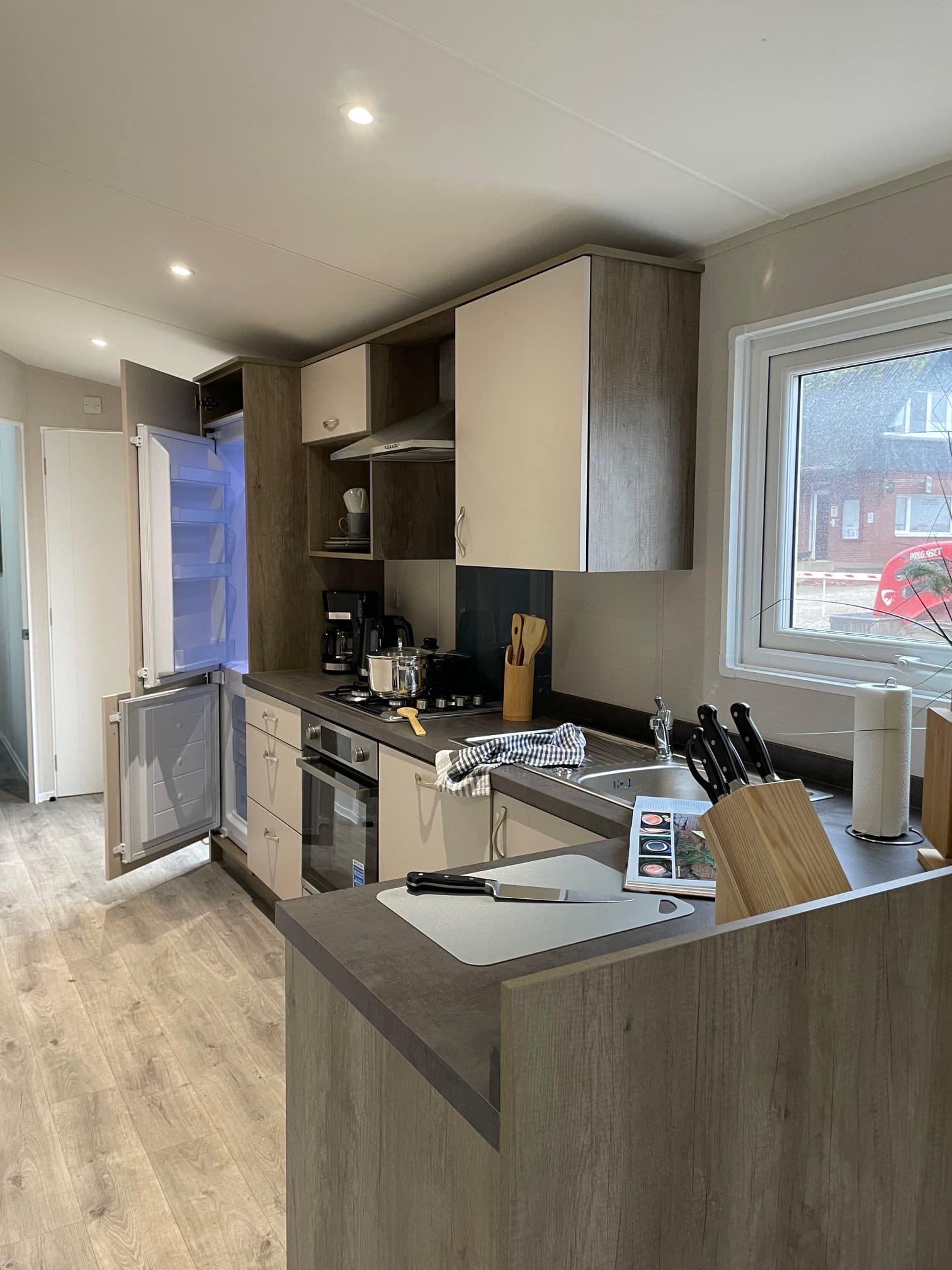 Küche komplett ausgestattet