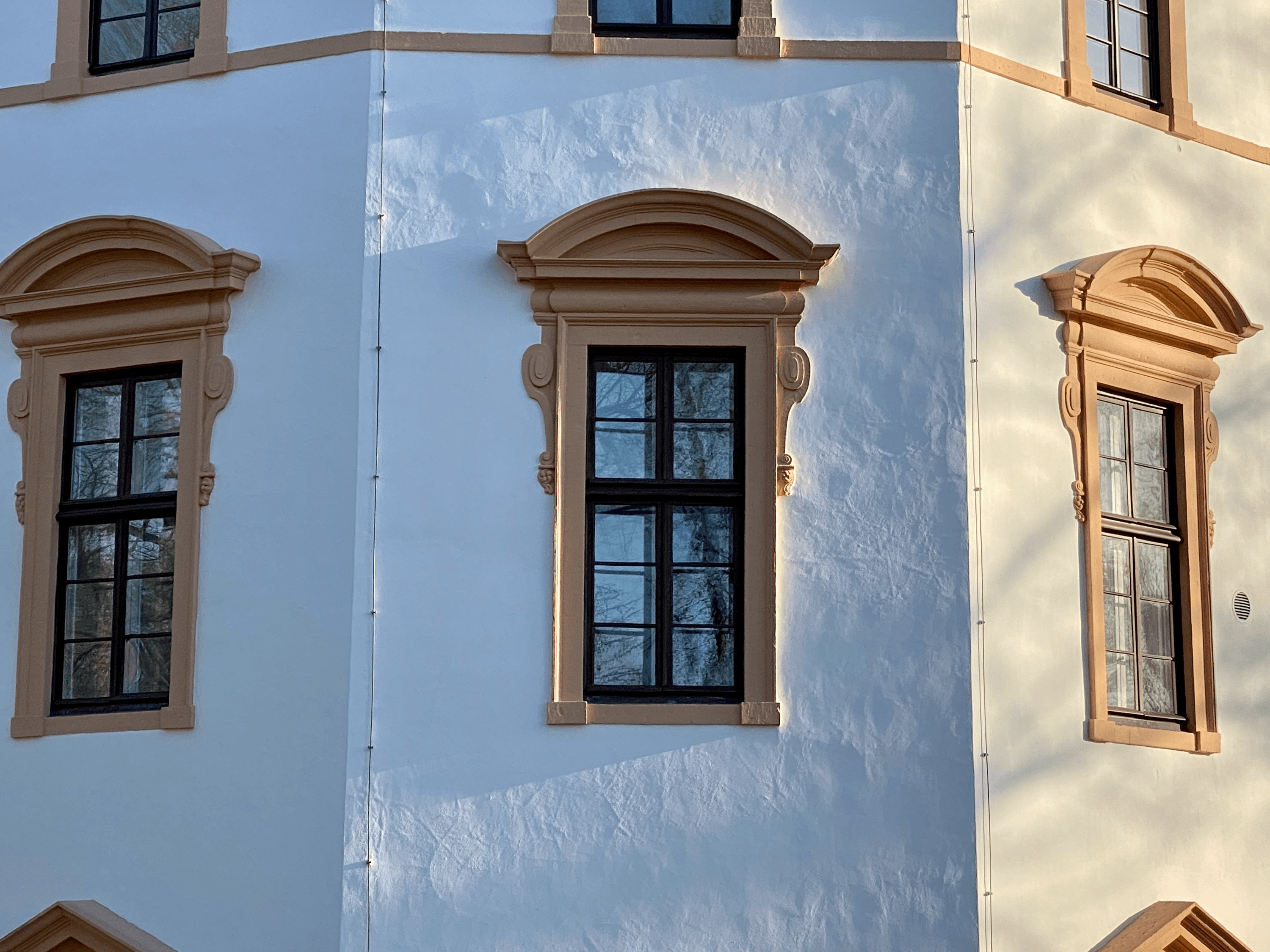 Die fenster wurde nach venezianischem Vorbild geschmückt im schloss celle