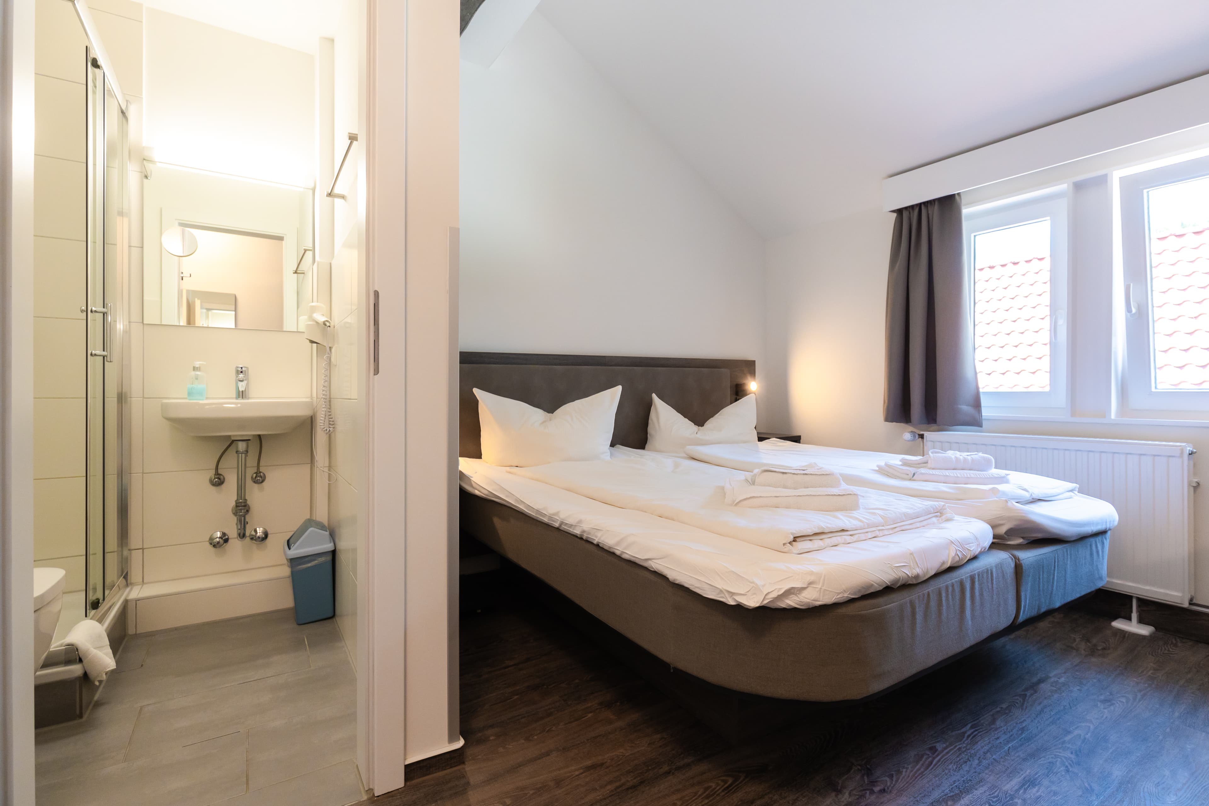 Doppelzimmer mit eigenem Badezimmer im Ludwig-Harms-Haus Hotel & Restaurant in Hermannsburg