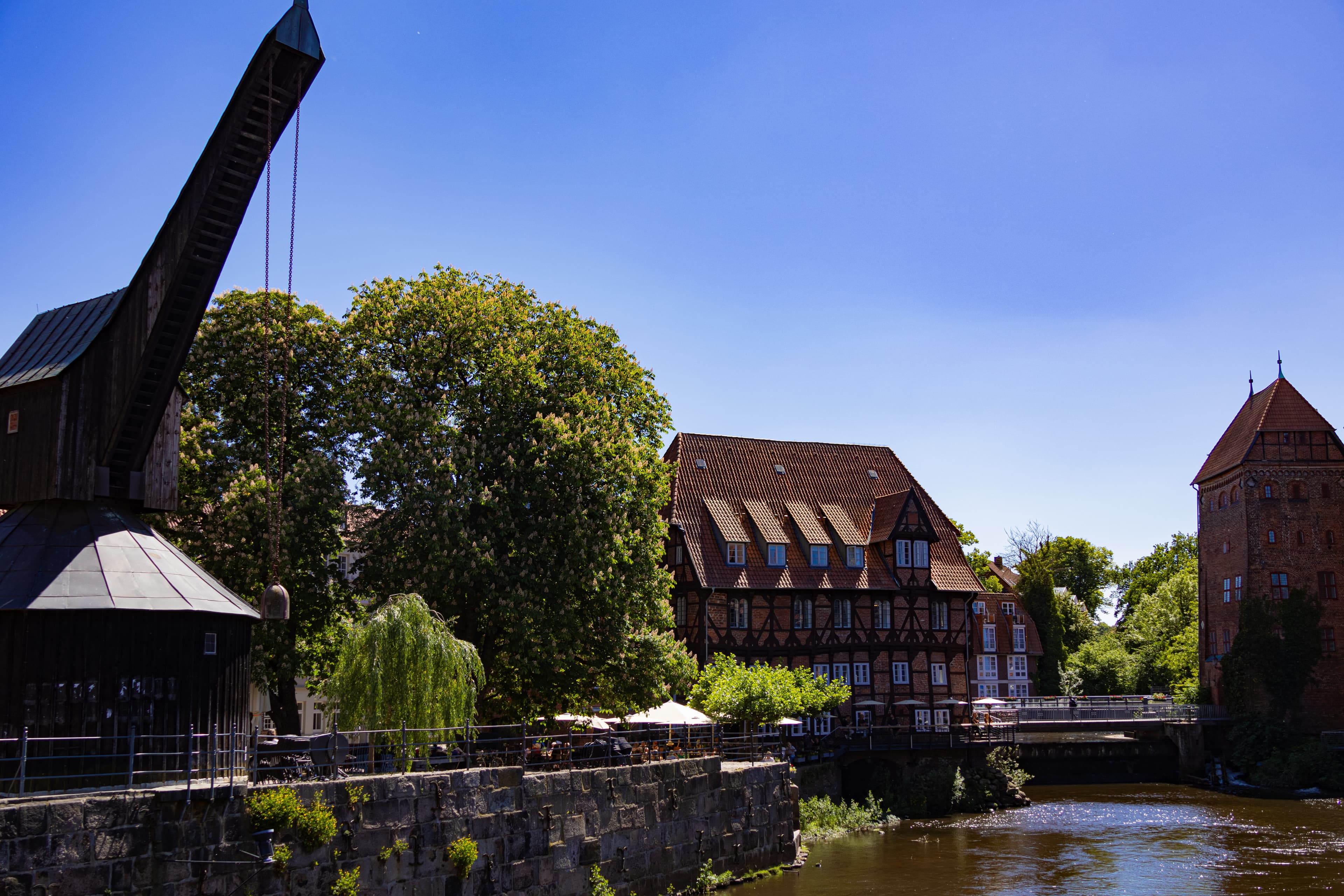 Am Stint, dem alten Hafen in Lüneburg, gibt es einen sehenswerten Kran