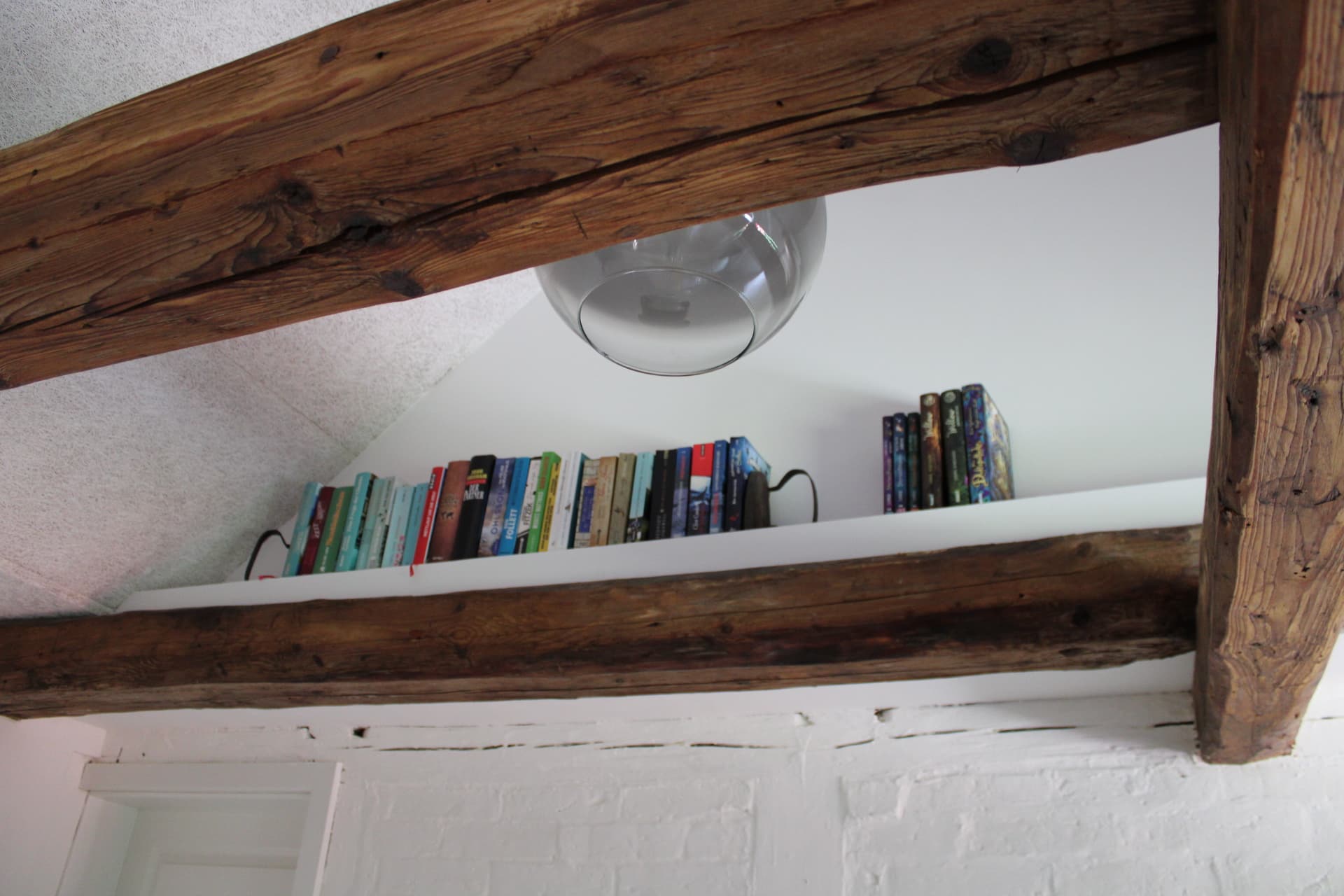 Büchergalerie im  Schlafzimmer in der Ferienwohnung Meta`s Hof Lachendorf