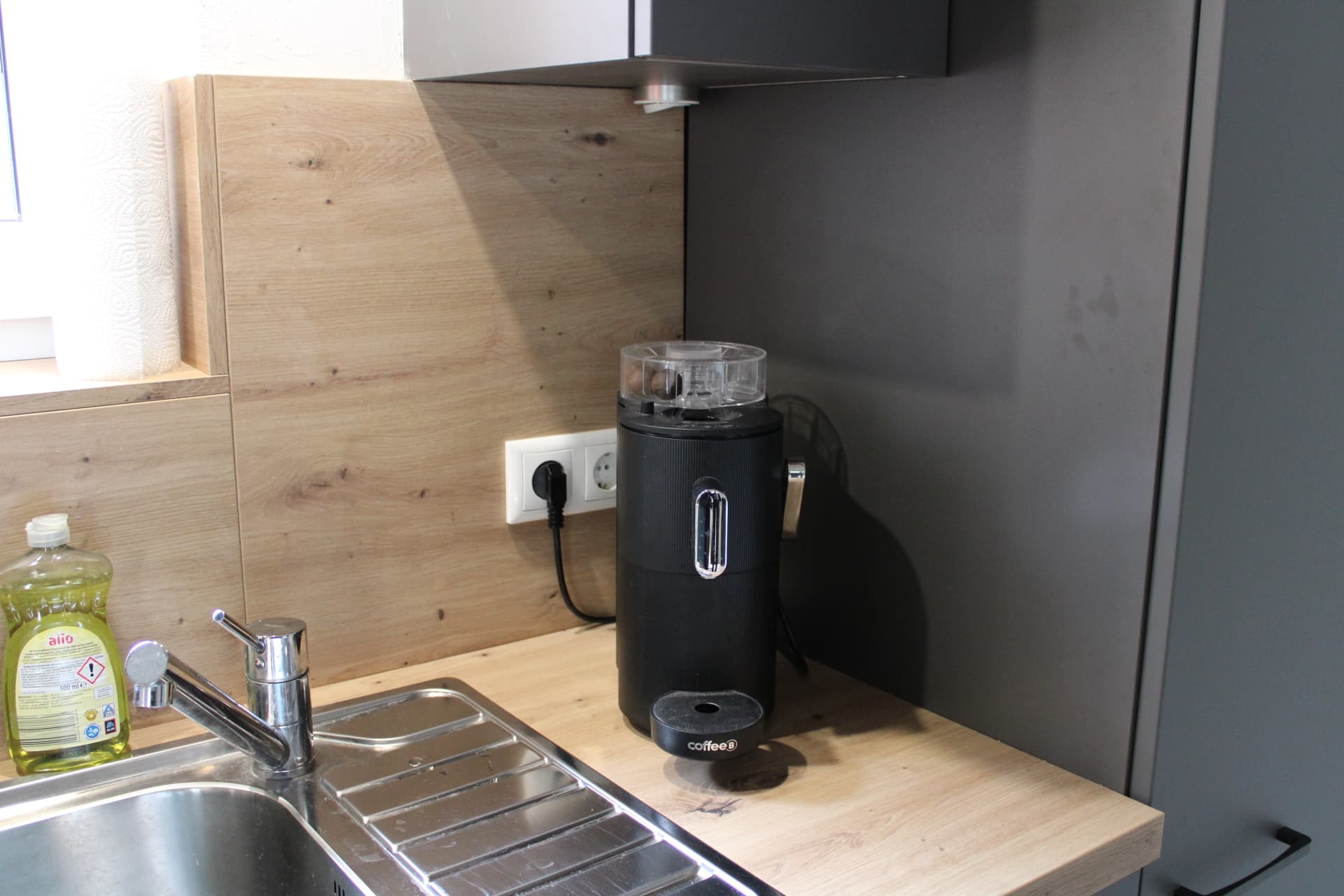 Küche mit Kaffeemaschine in der Ferienwohnung Meta`s Hof Lachendorf