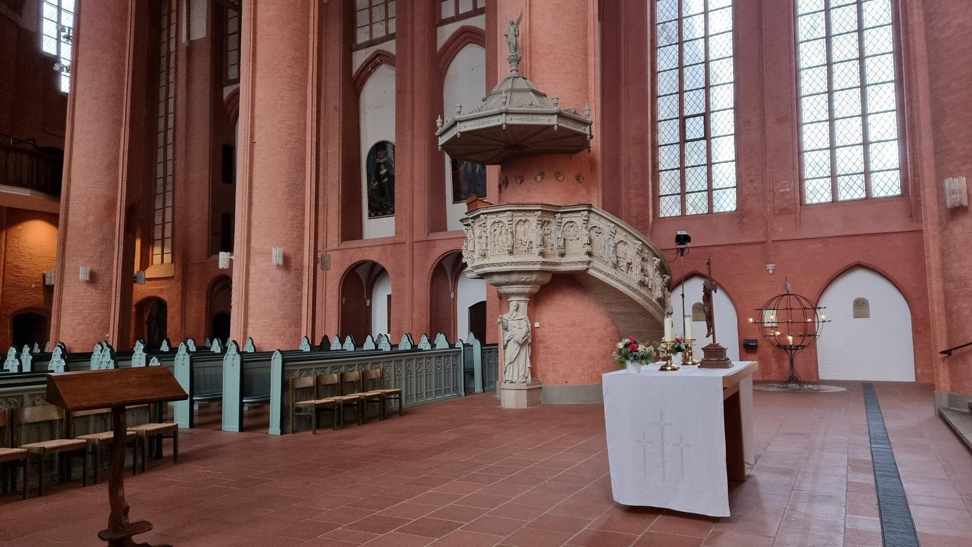 St. Michaeliskirche innen