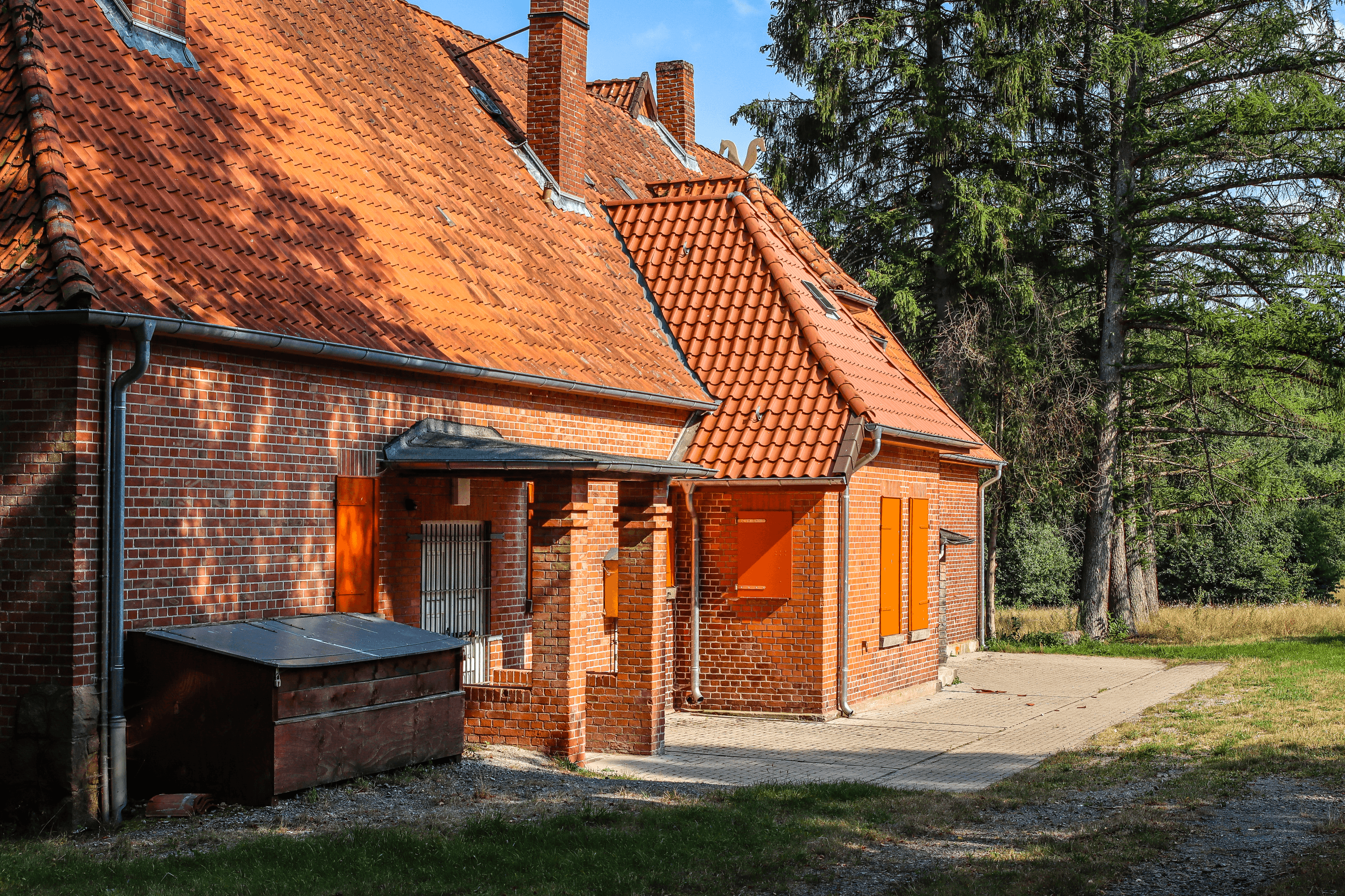 unbewohnte häuser im geisterdorf lopau in der lüneburger heide
