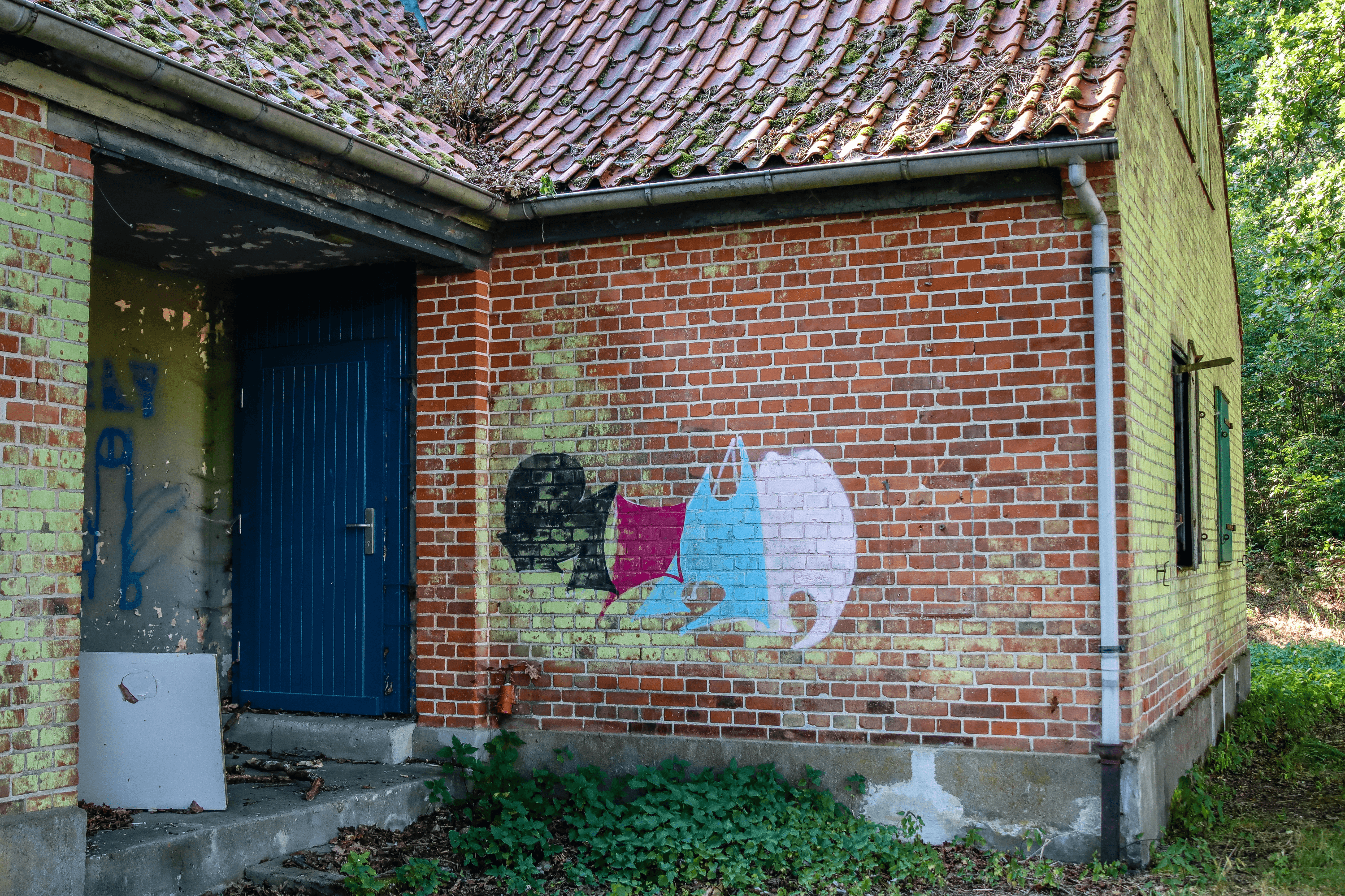 stillgelegte gebäude im lost place lopau in der lüneburger heide