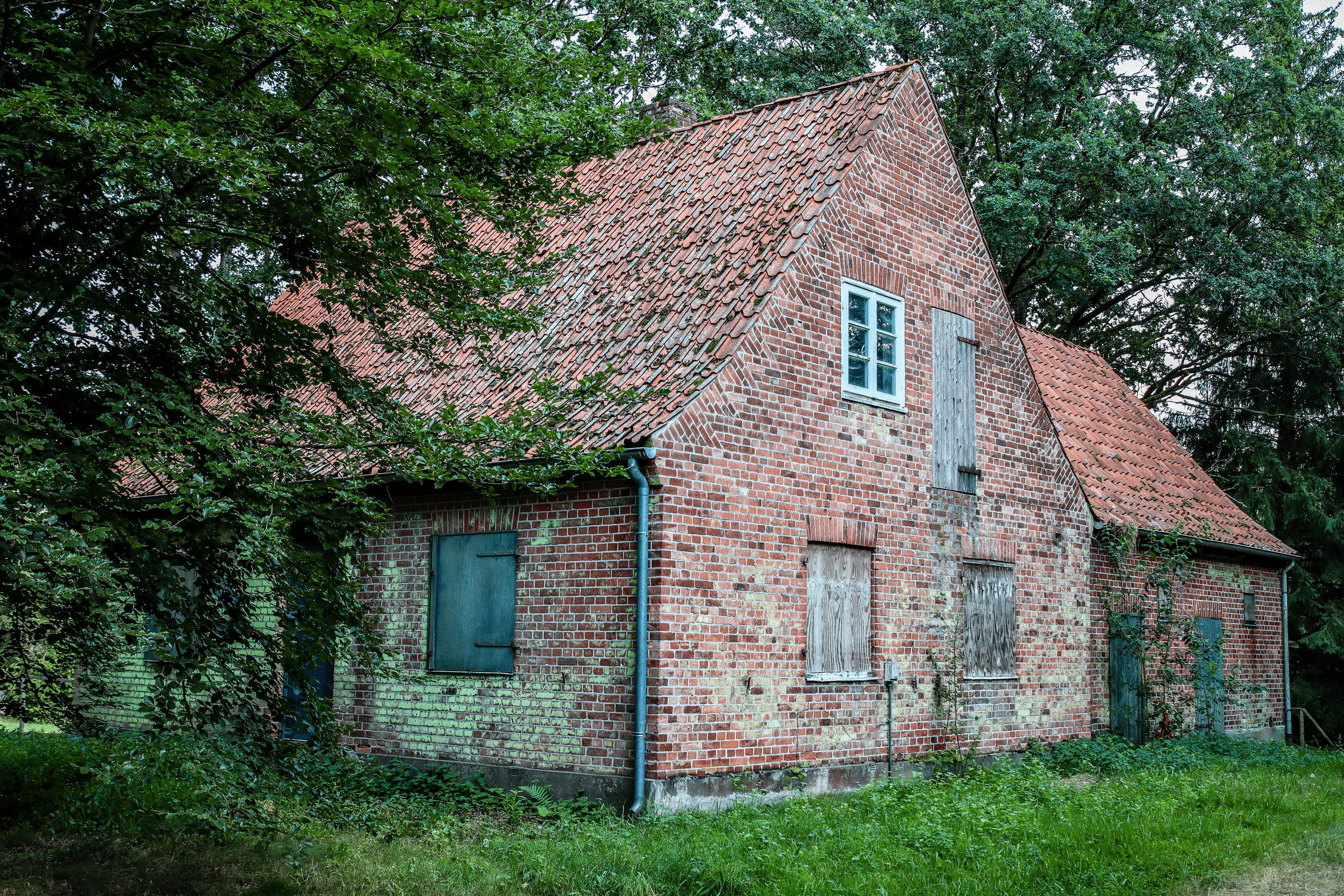 zahlreiche verlassene häuser findet man in lopau, dem lost place