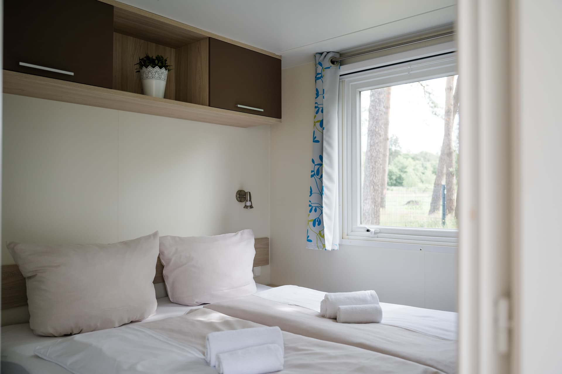 schlafzimmer im ferienhaus auf dem campingpark südheide
