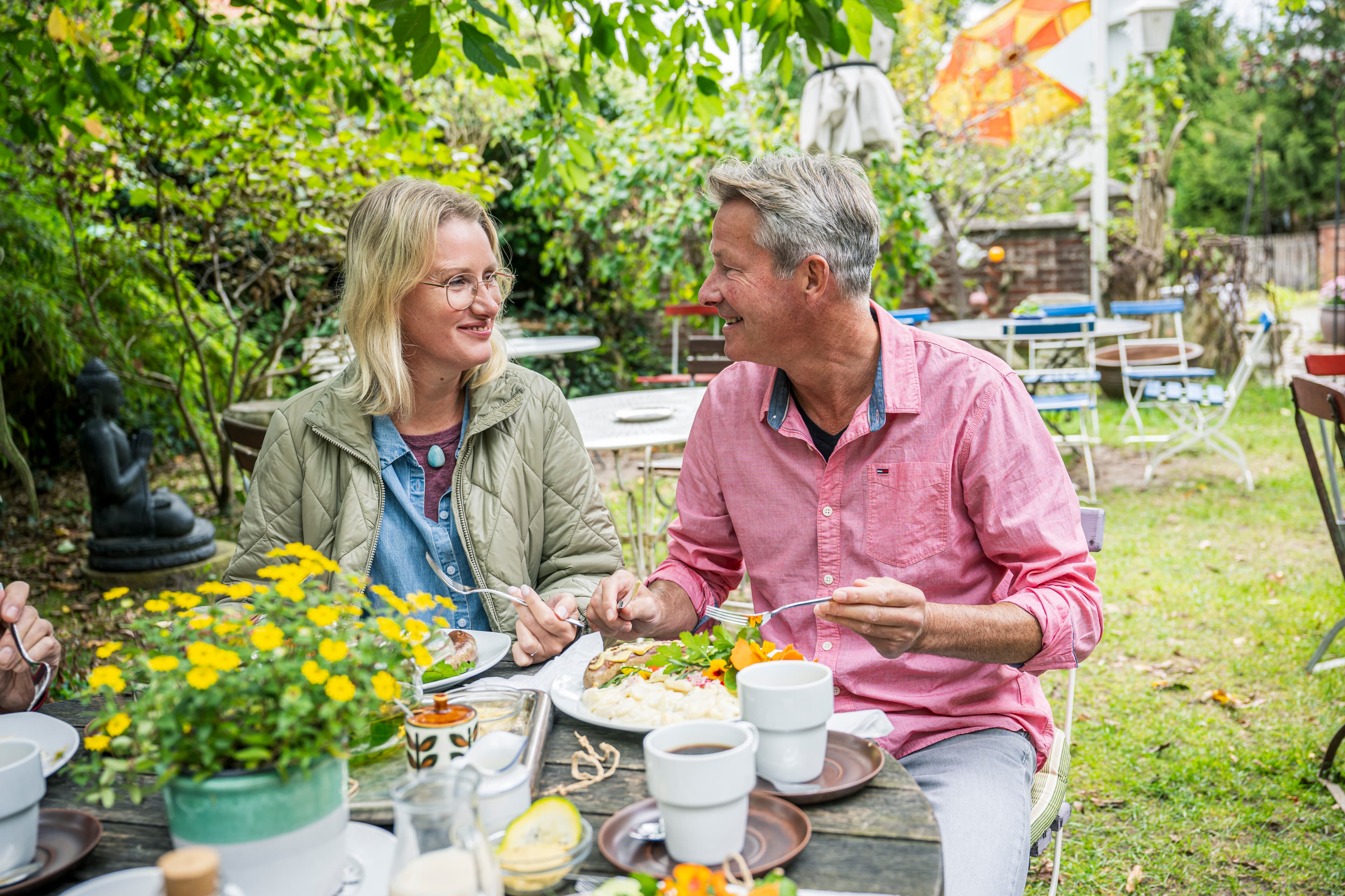 Im Garten des Café Plan B in Stiepelse