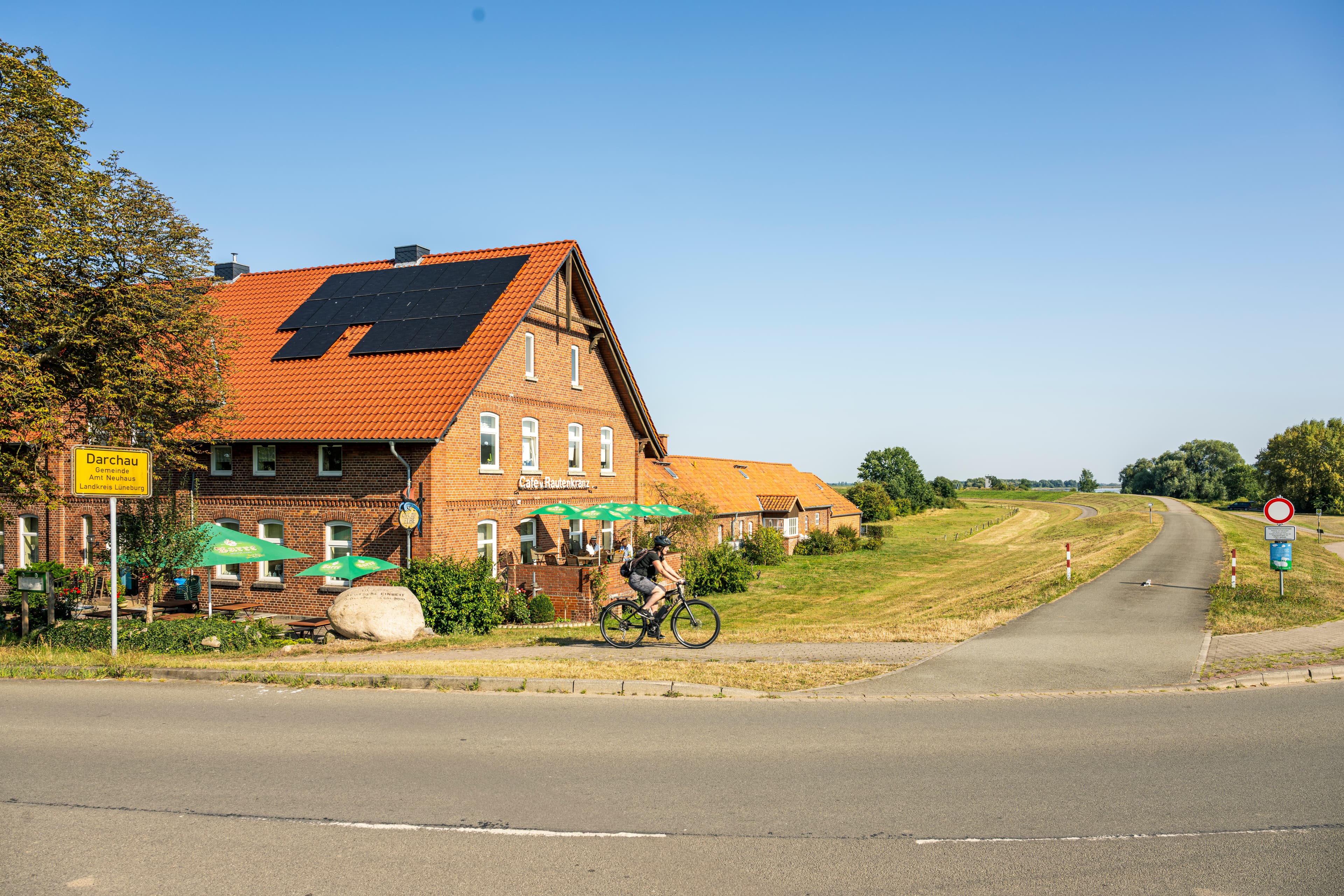 Café v. Rautenkranz am ElberadwegCafé v. Rautenkranz on the Elbe cycle pathCafé v. Rautenkranz sur la piste cyclable de l'ElbeCafé v. Rautenkranz op het Elbe fietspadCafé v. Rautenkranz på Elbens cykelsti